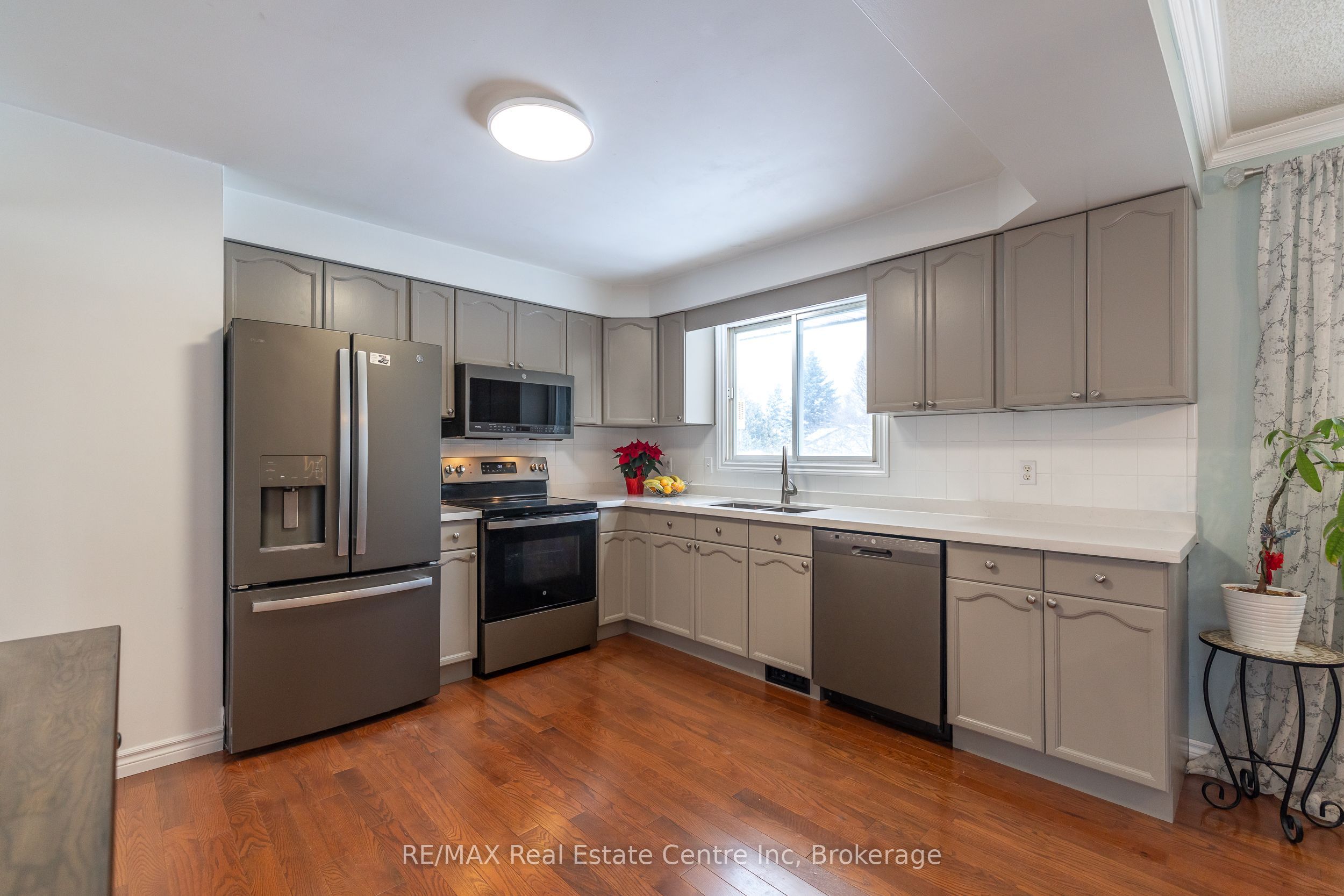 7730 Sixth Line Property Photo 17