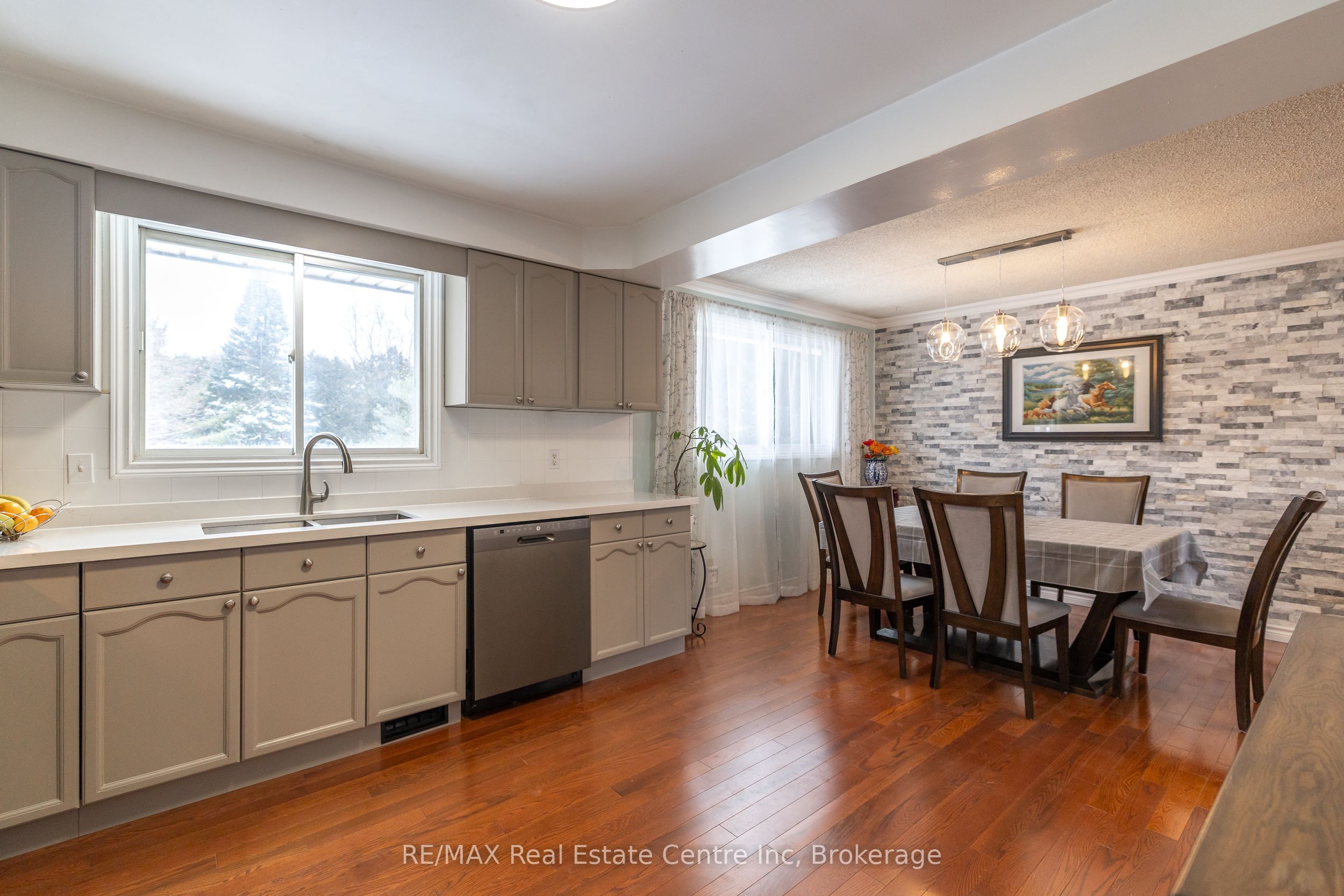 7730 Sixth Line Property Photo 18