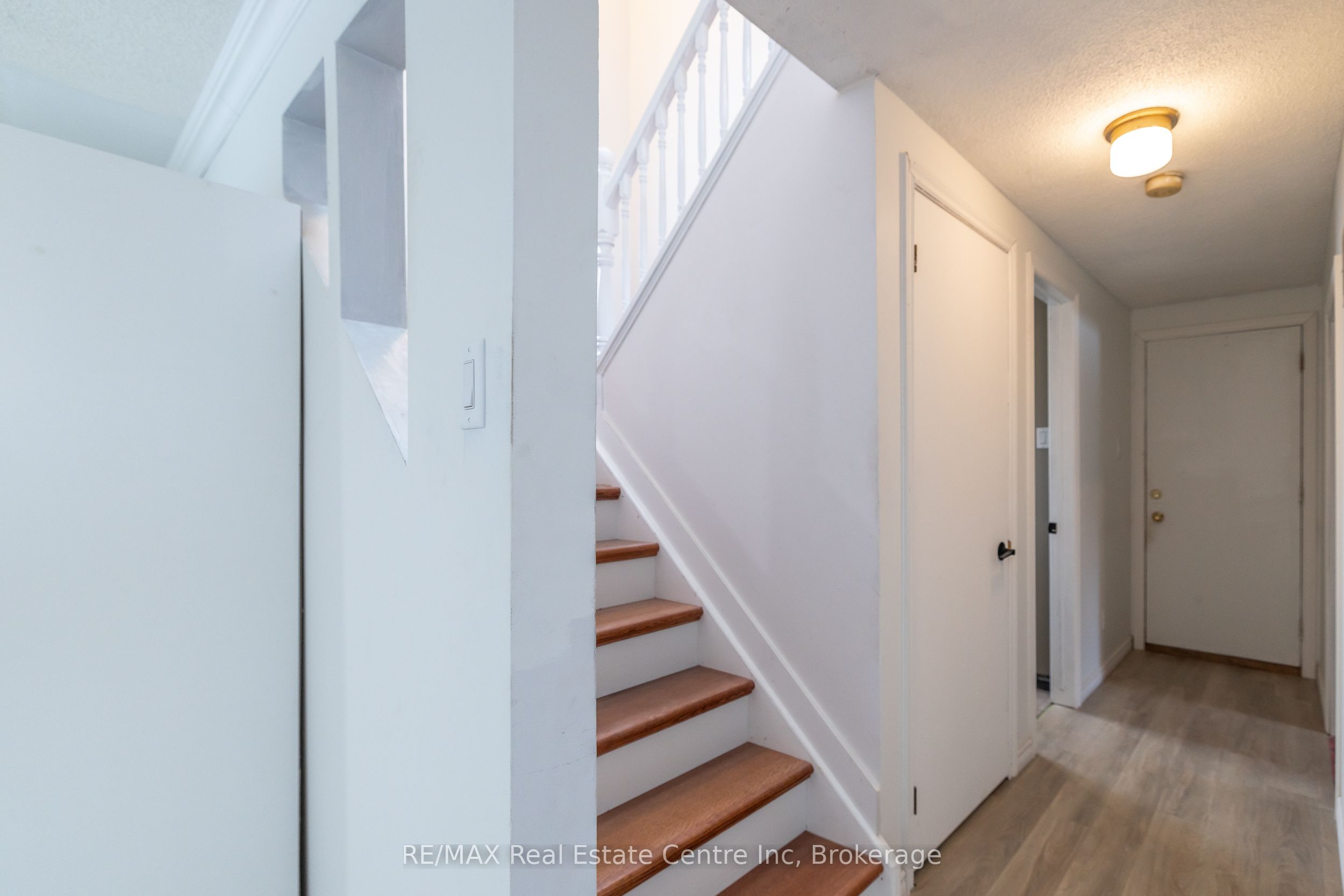 7730 Sixth Line Property Photo 27