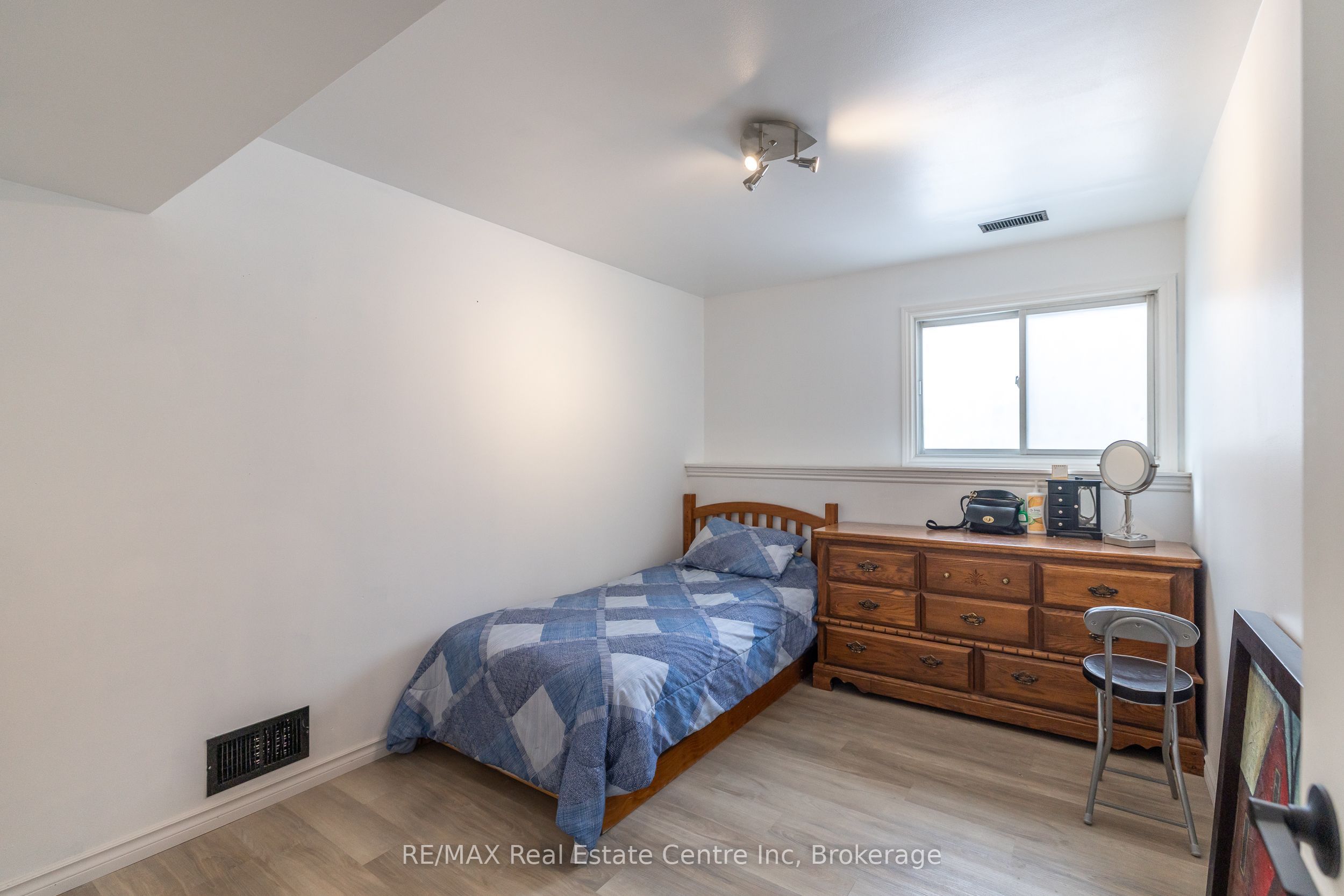 7730 Sixth Line Property Photo 29