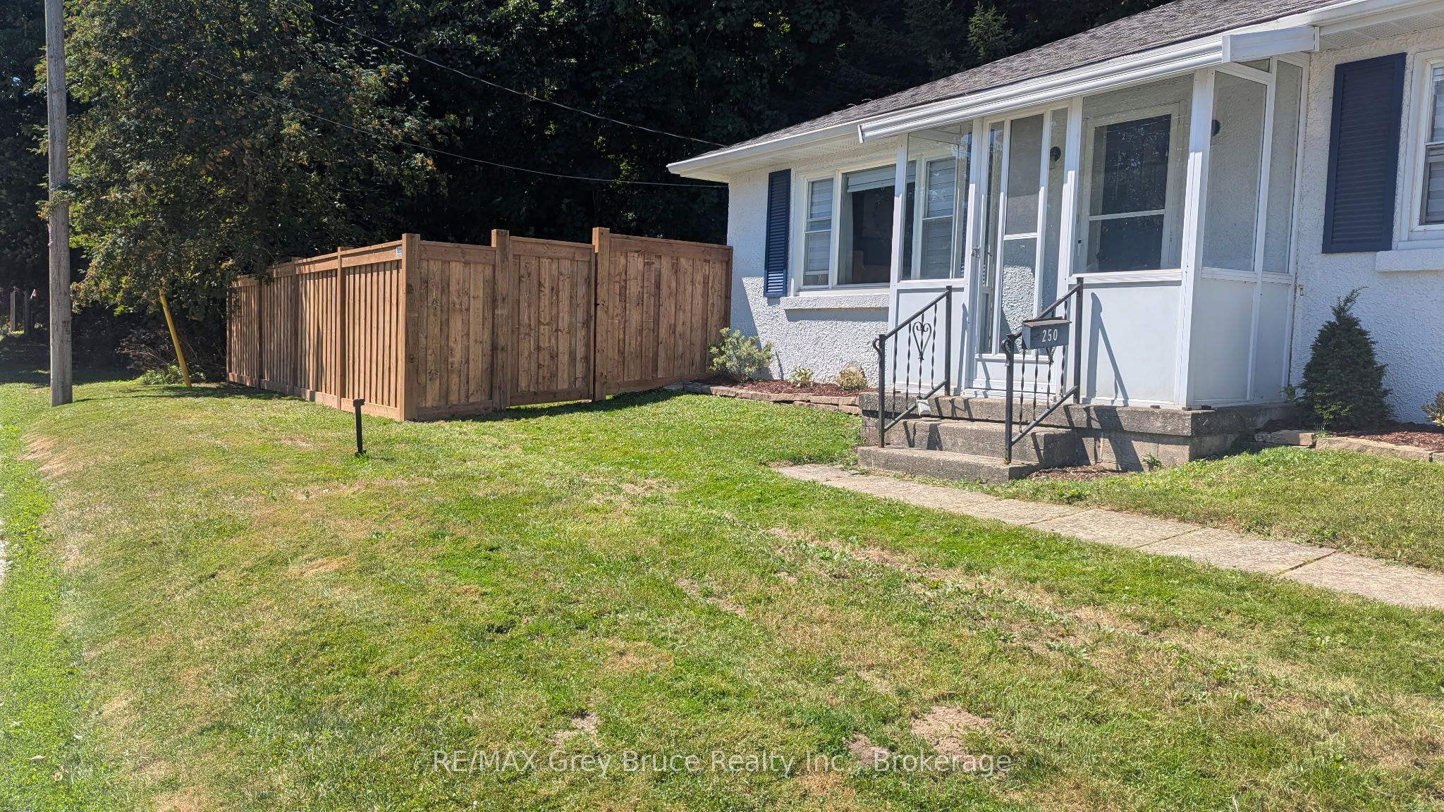 250 2nd Avenue E Property Photo 2