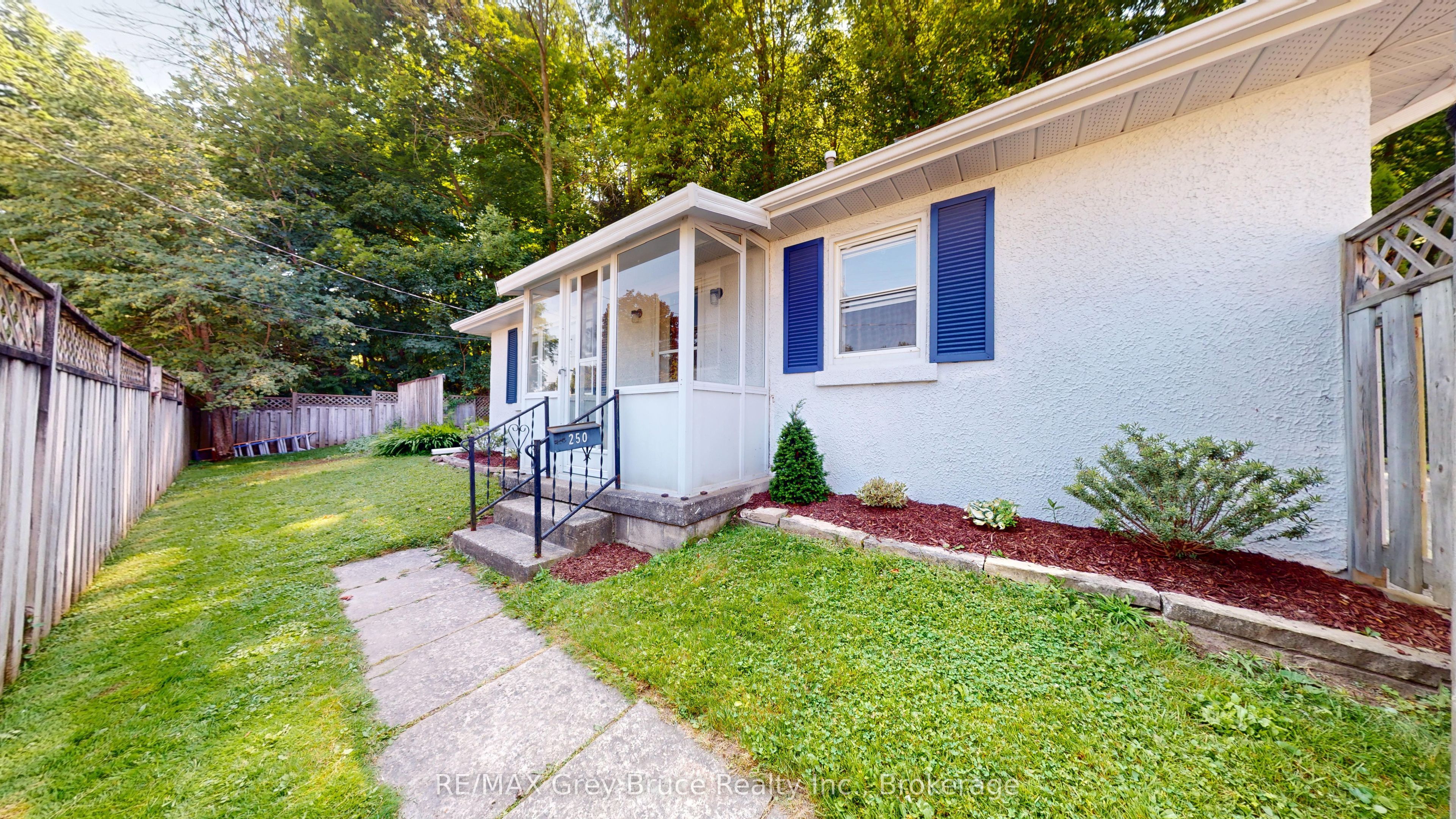 250 2nd Avenue E Property Photo 3
