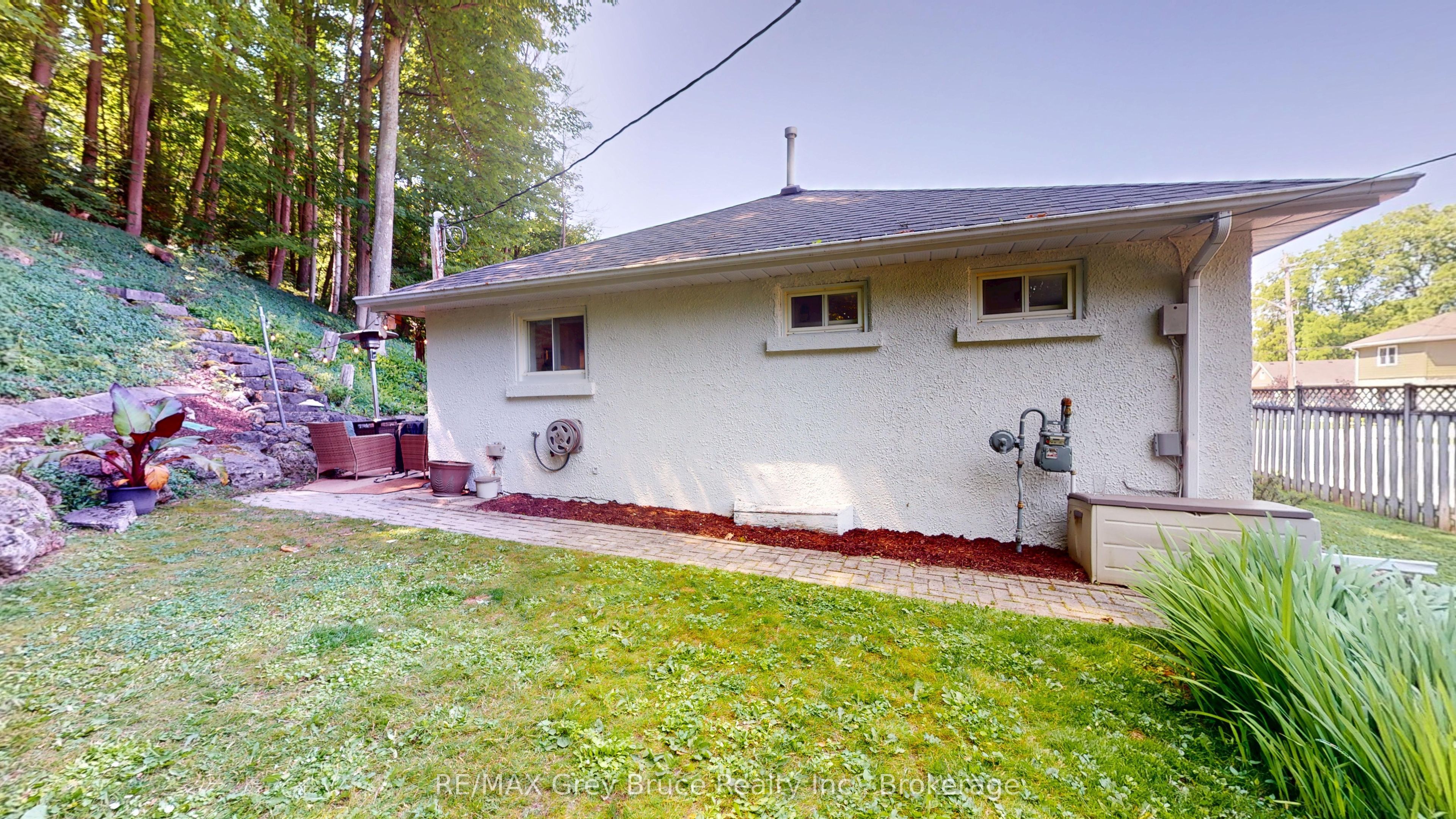 250 2nd Avenue E Property Photo 6