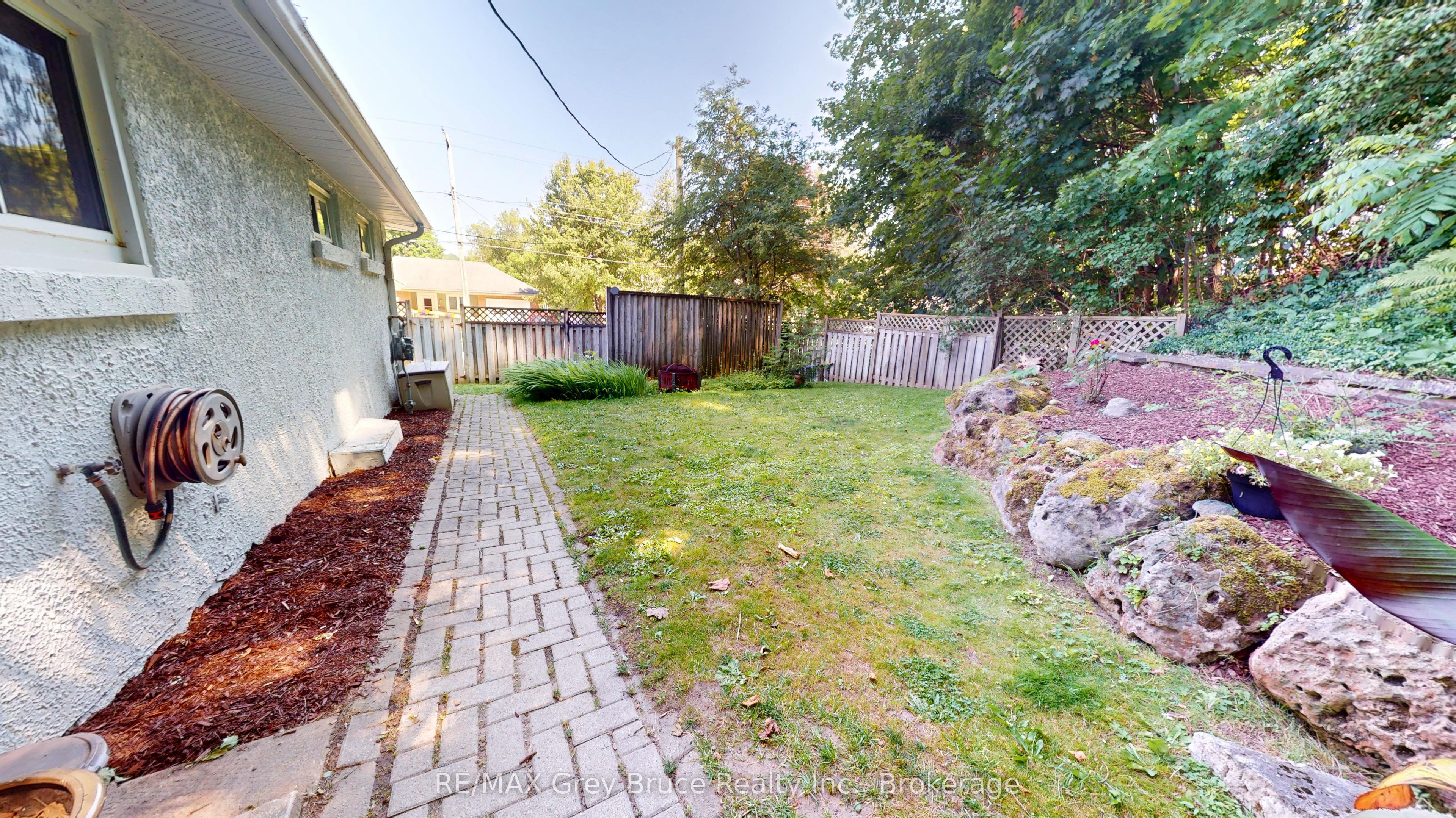 250 2nd Avenue E Property Photo 9