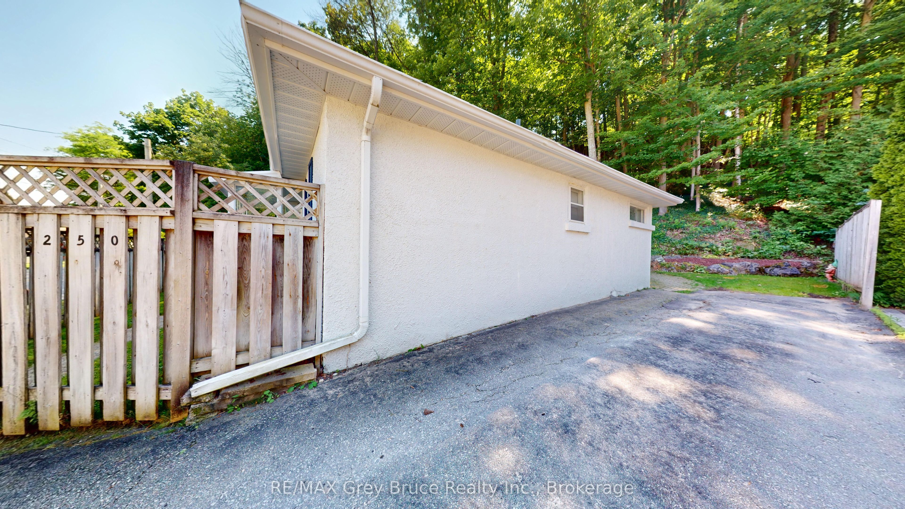 250 2nd Avenue E Property Photo 15