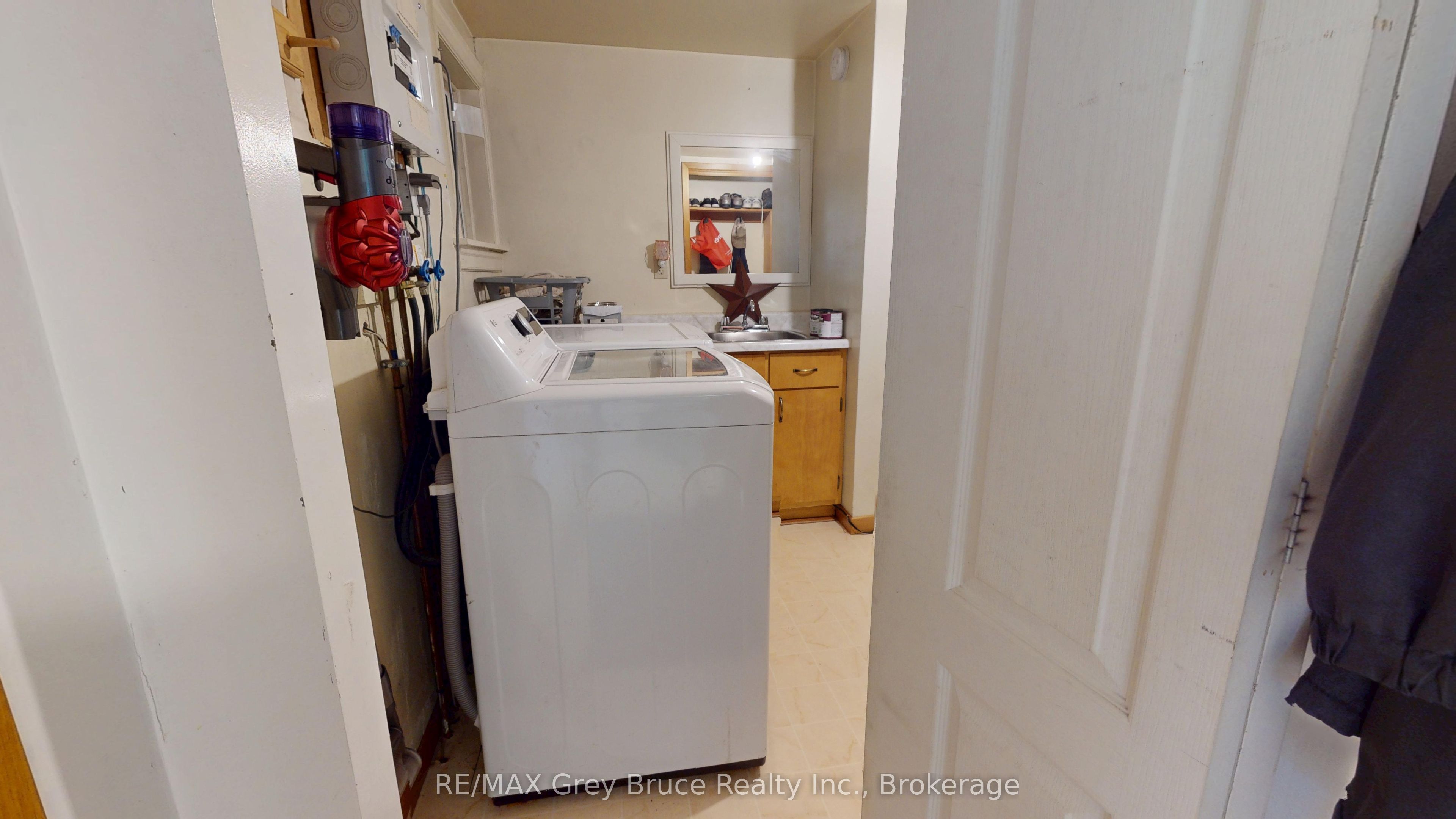 250 2nd Avenue E Property Photo 23