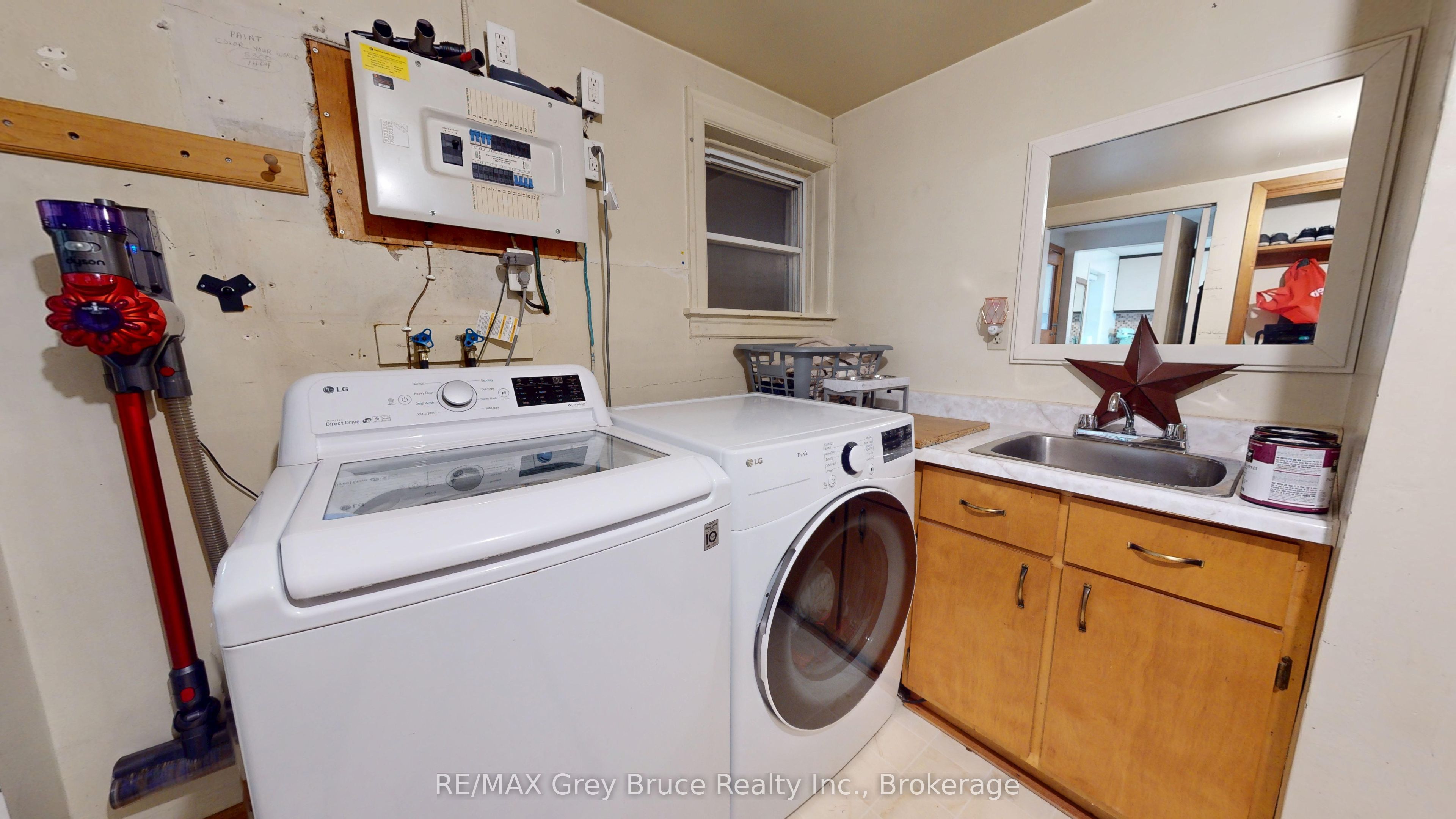 250 2nd Avenue E Property Photo 25