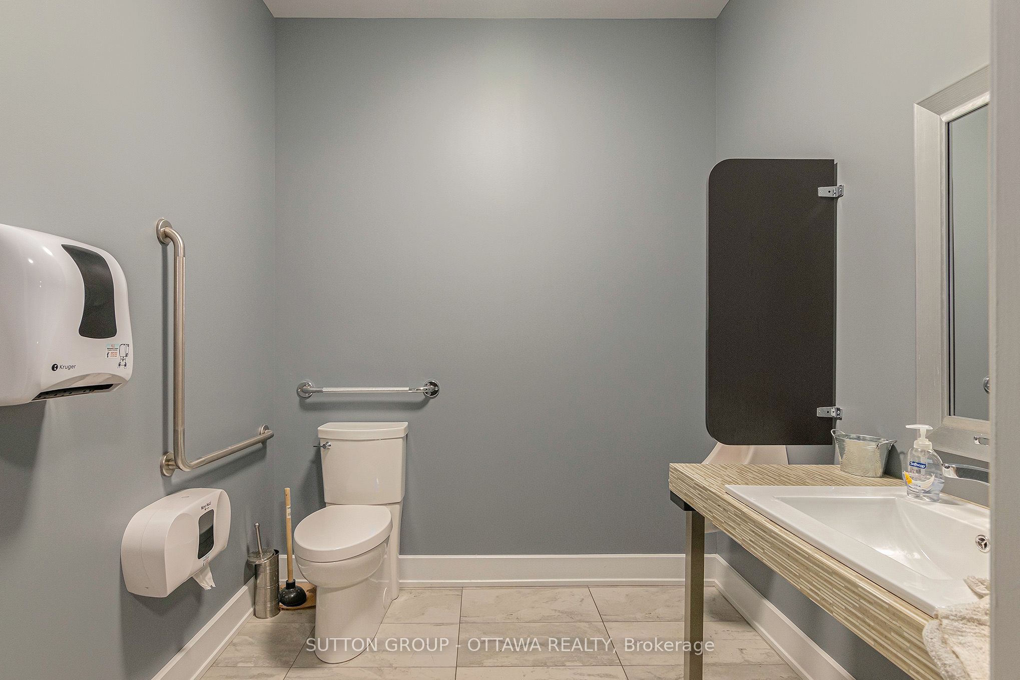 2285 St Laurent Boulevard D19 Property Photo 13