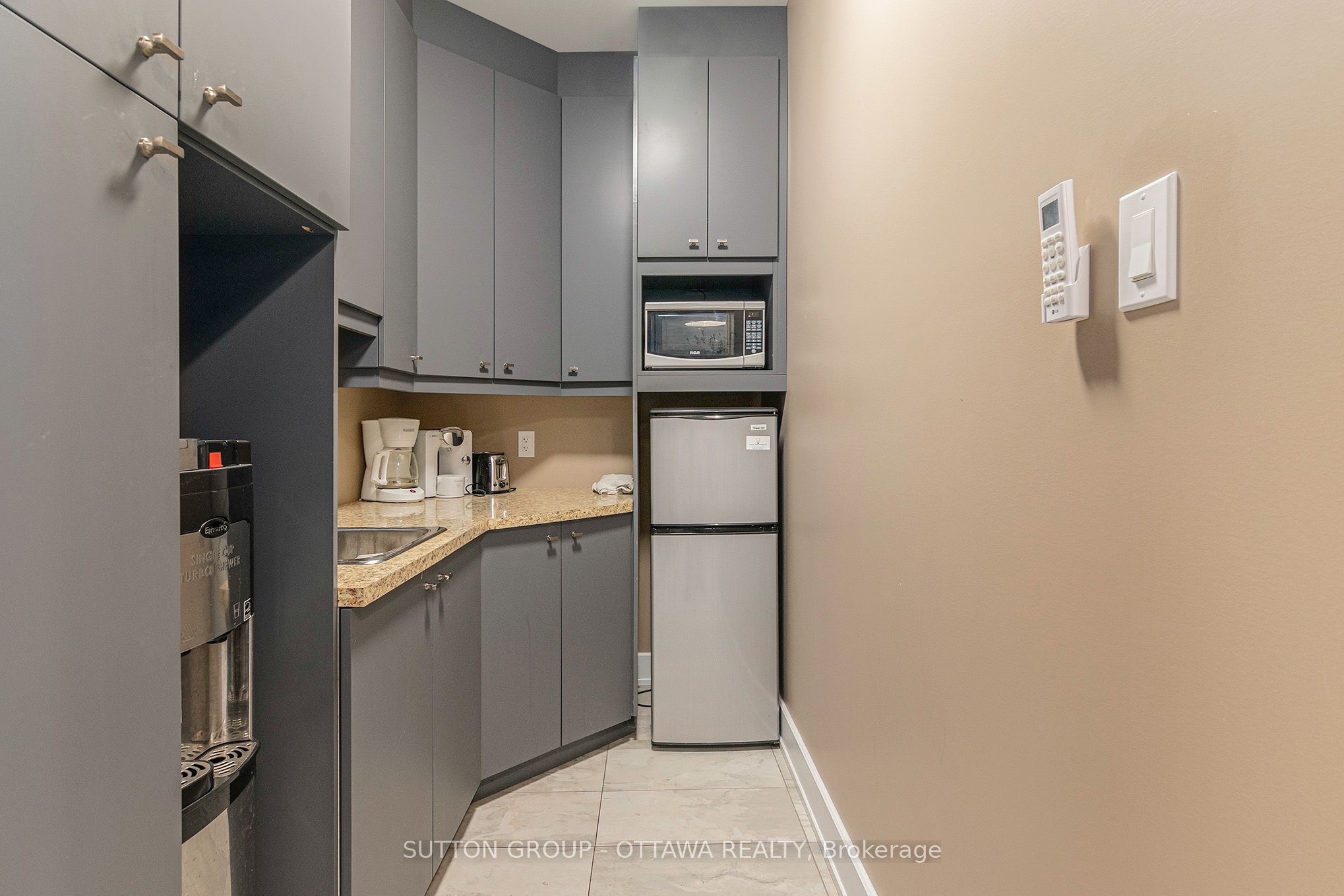 2285 St Laurent Boulevard D19 Property Photo 15
