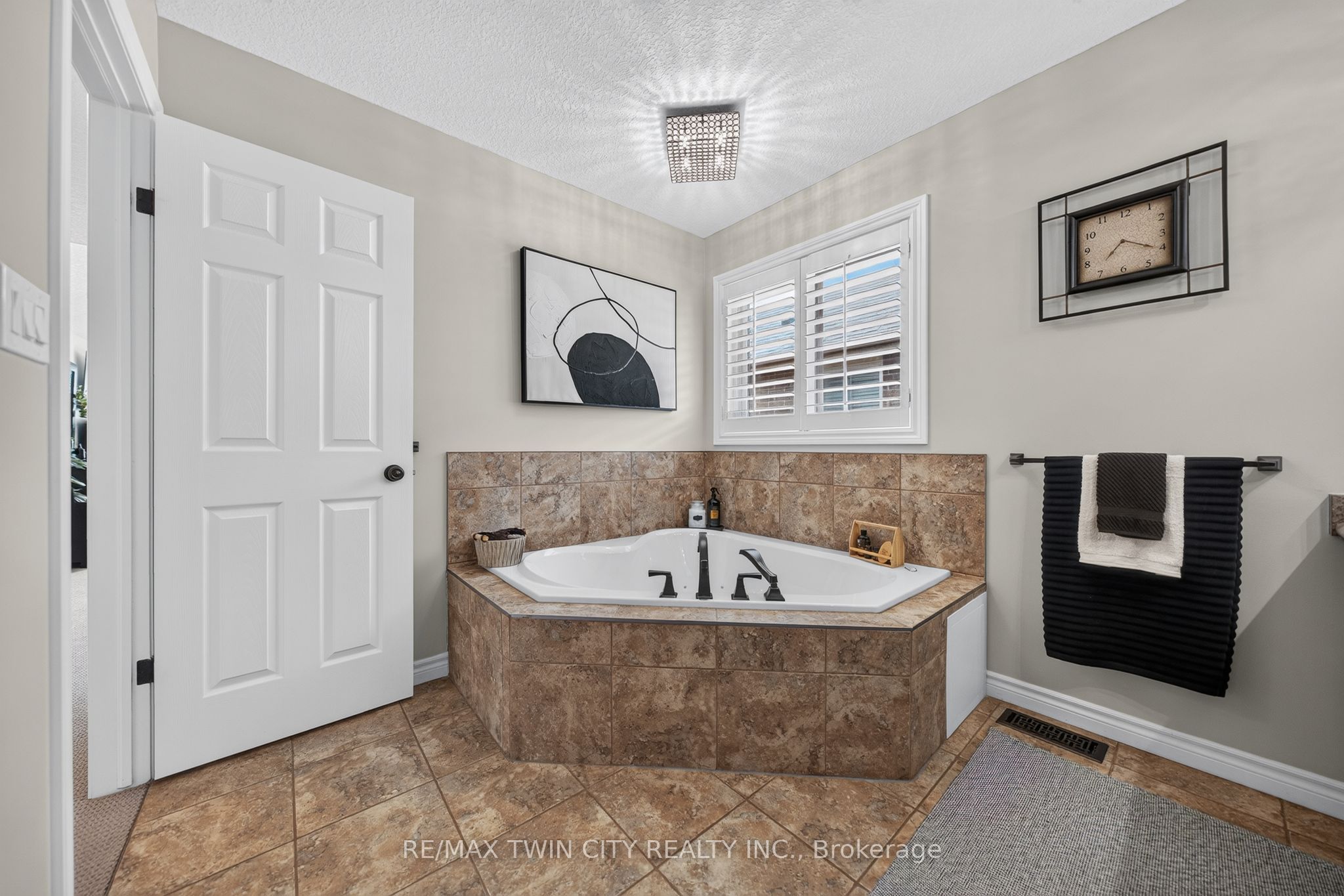 101 Fitzgerald Drive Property Photo 32