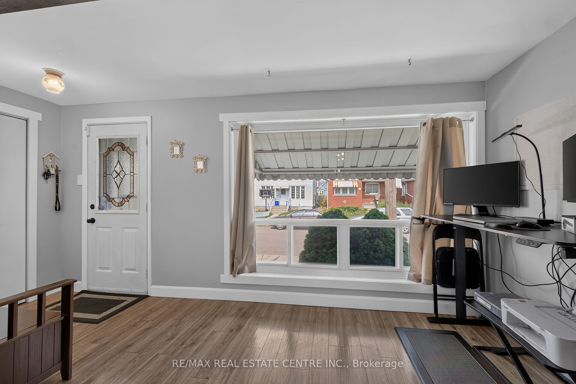 220 Paling Avenue Property Photo 4