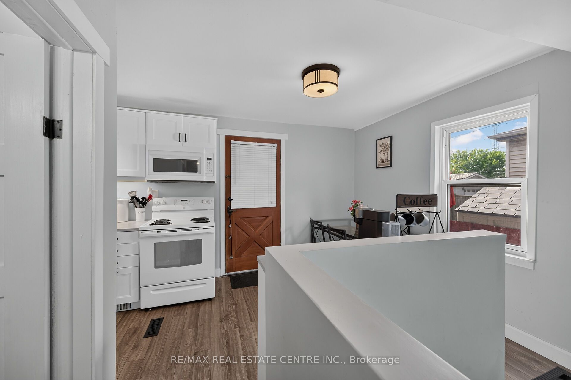 220 Paling Avenue Property Photo 12
