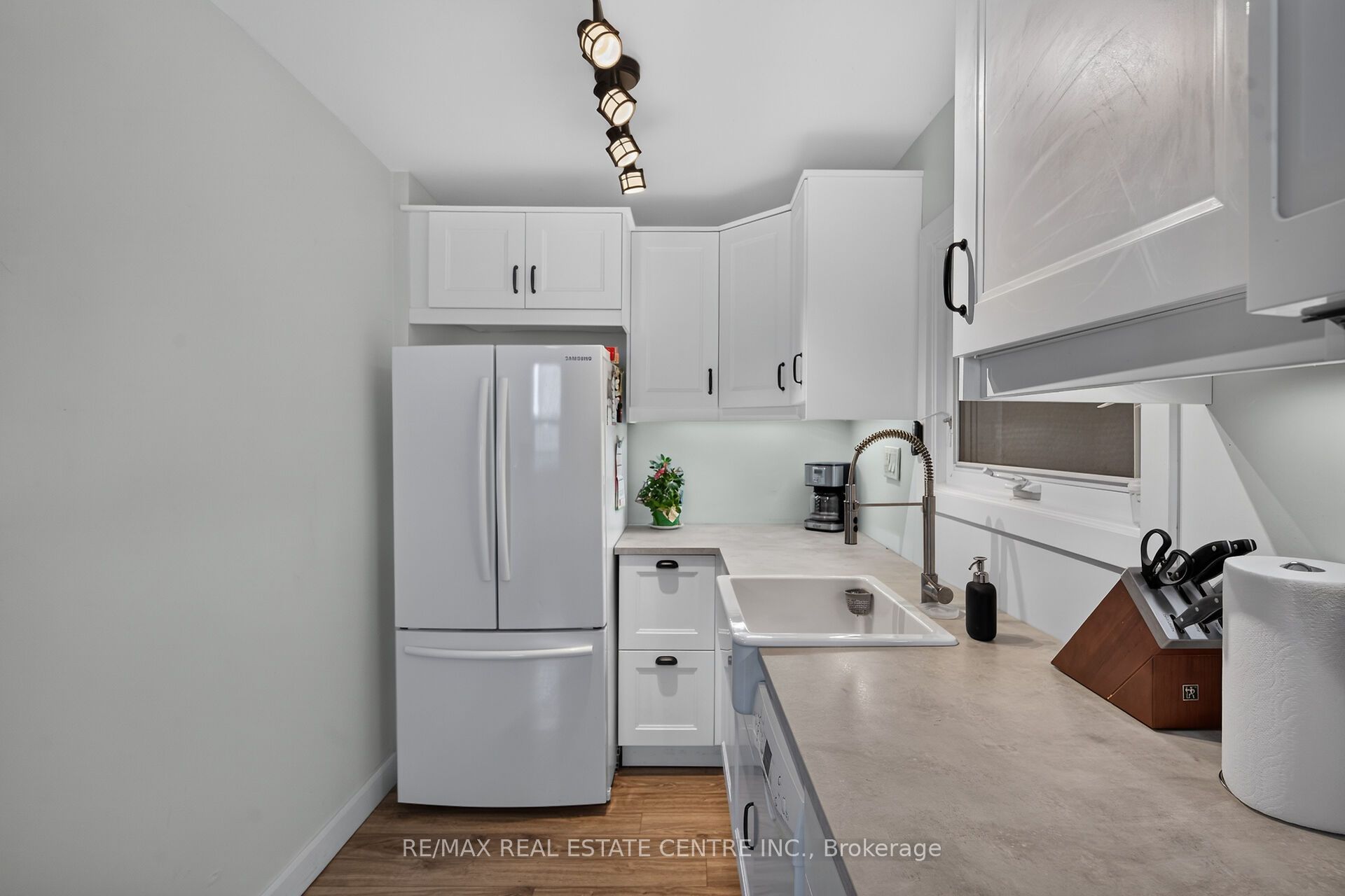 220 Paling Avenue Property Photo 17