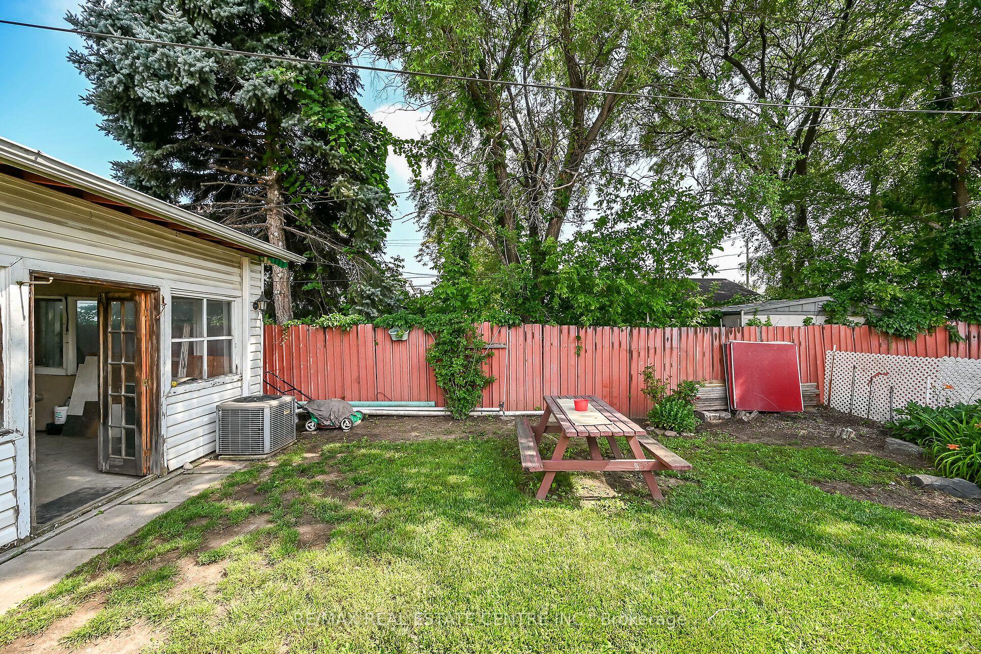 220 Paling Avenue Property Photo 35