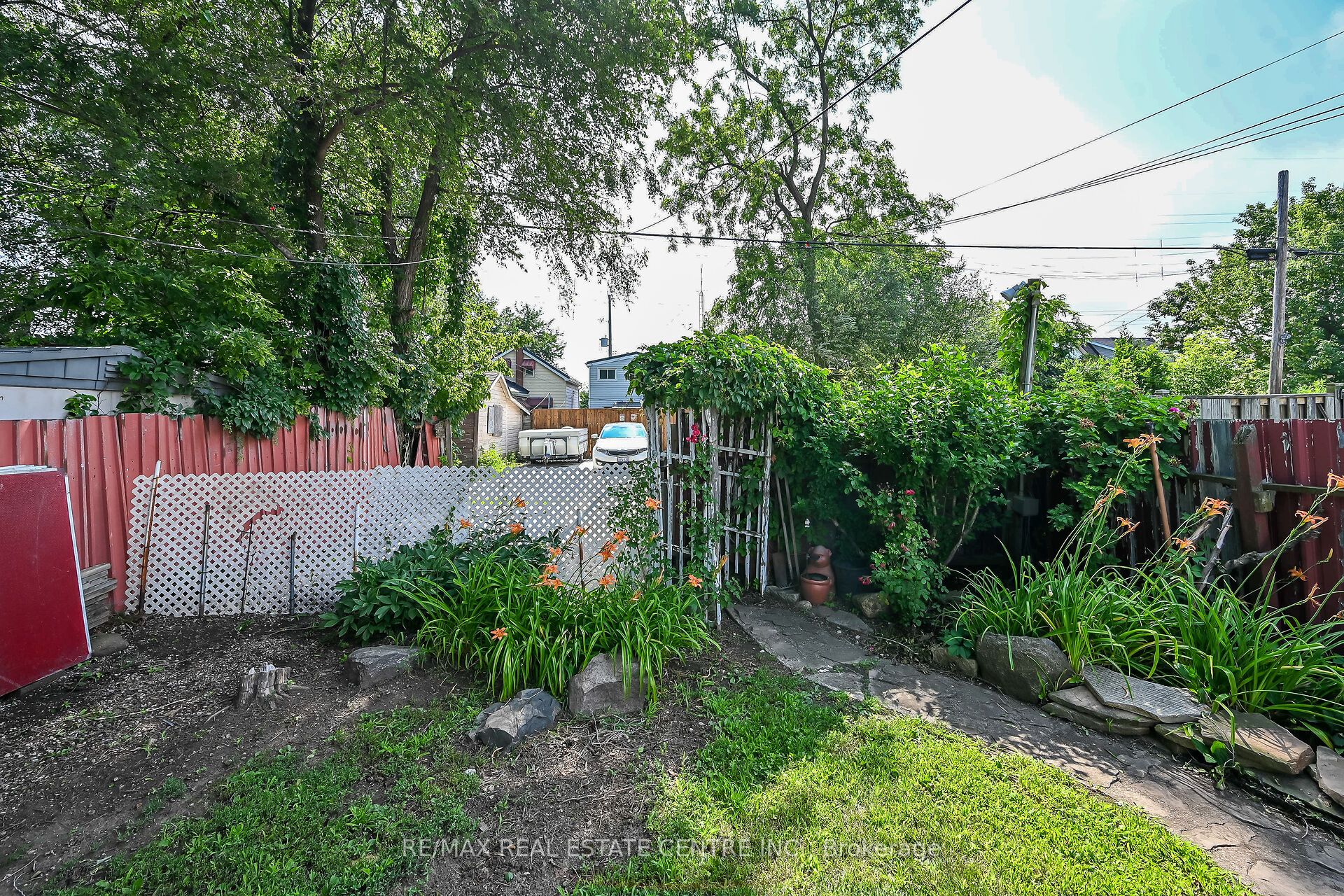 220 Paling Avenue Property Photo 39