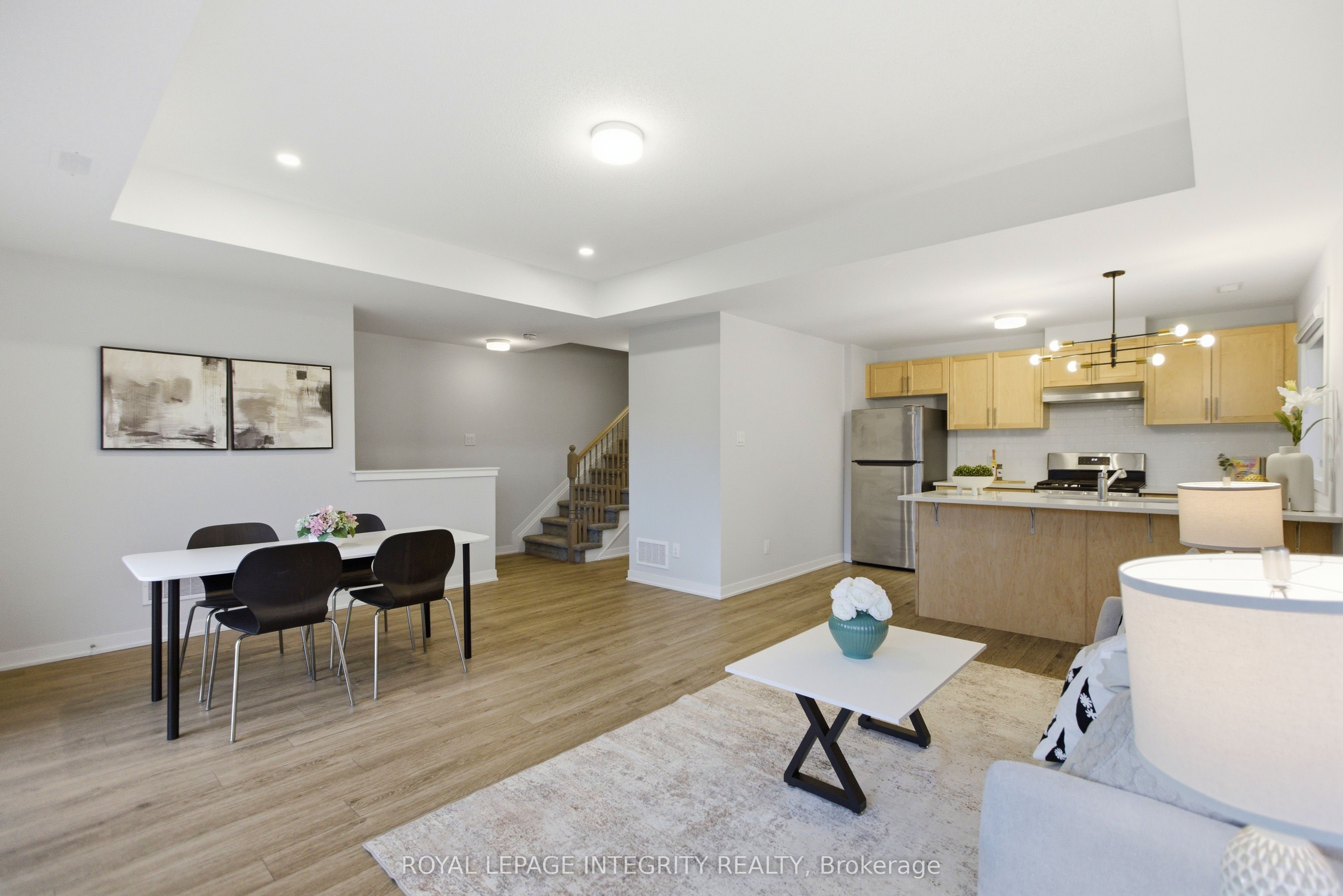 302 Parnian Private Property Photo 7