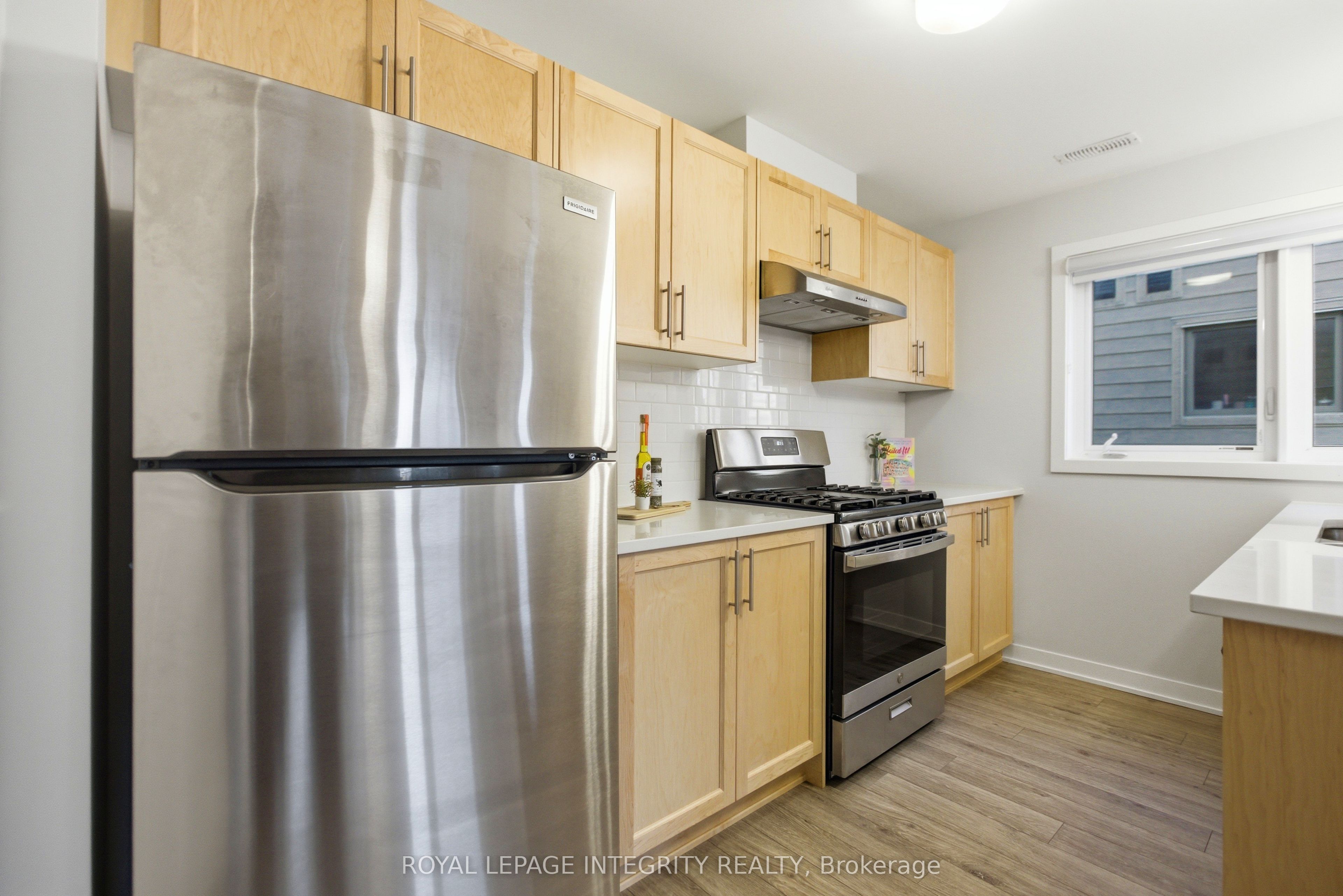 302 Parnian Private Property Photo 9