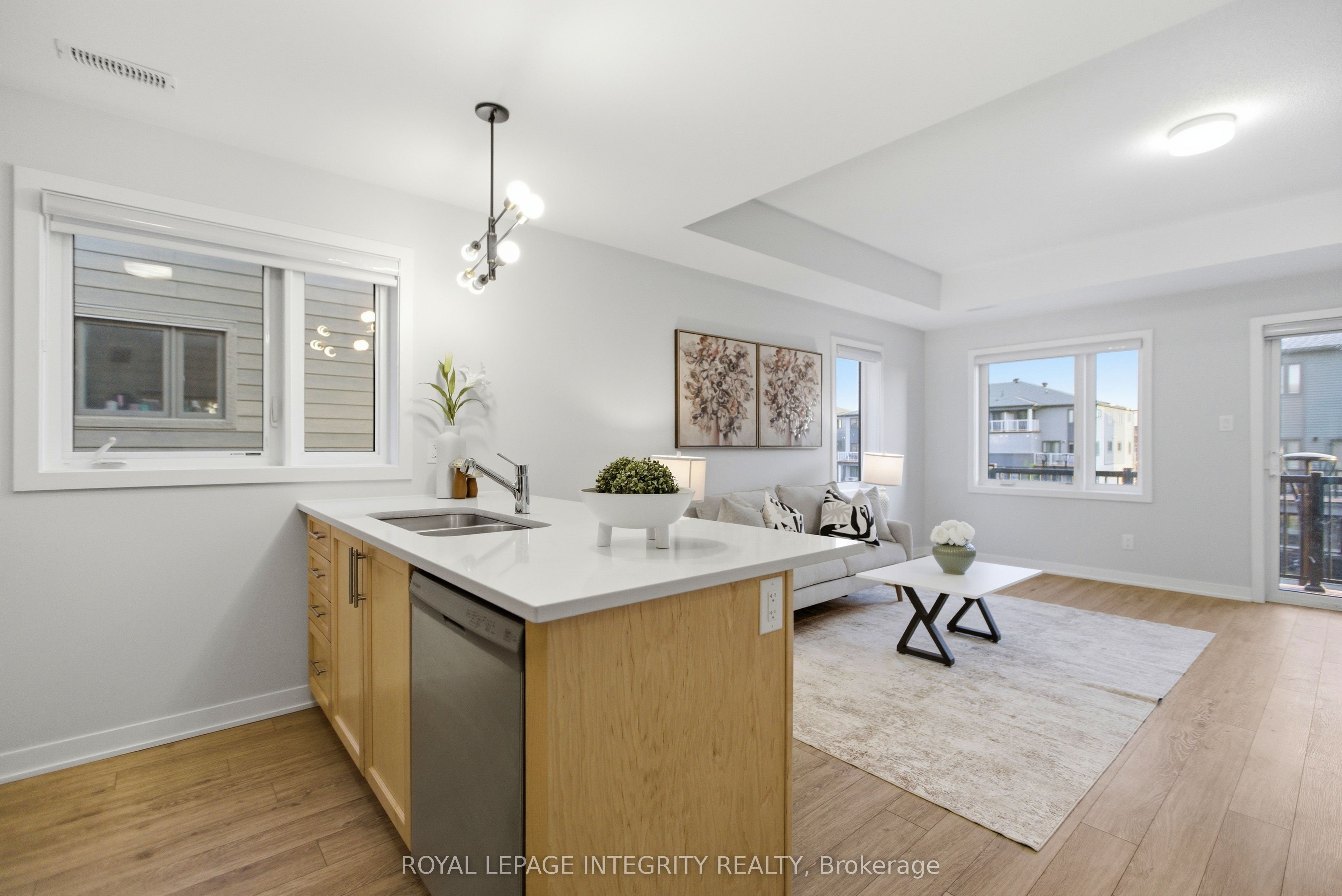 302 Parnian Private Property Photo 10
