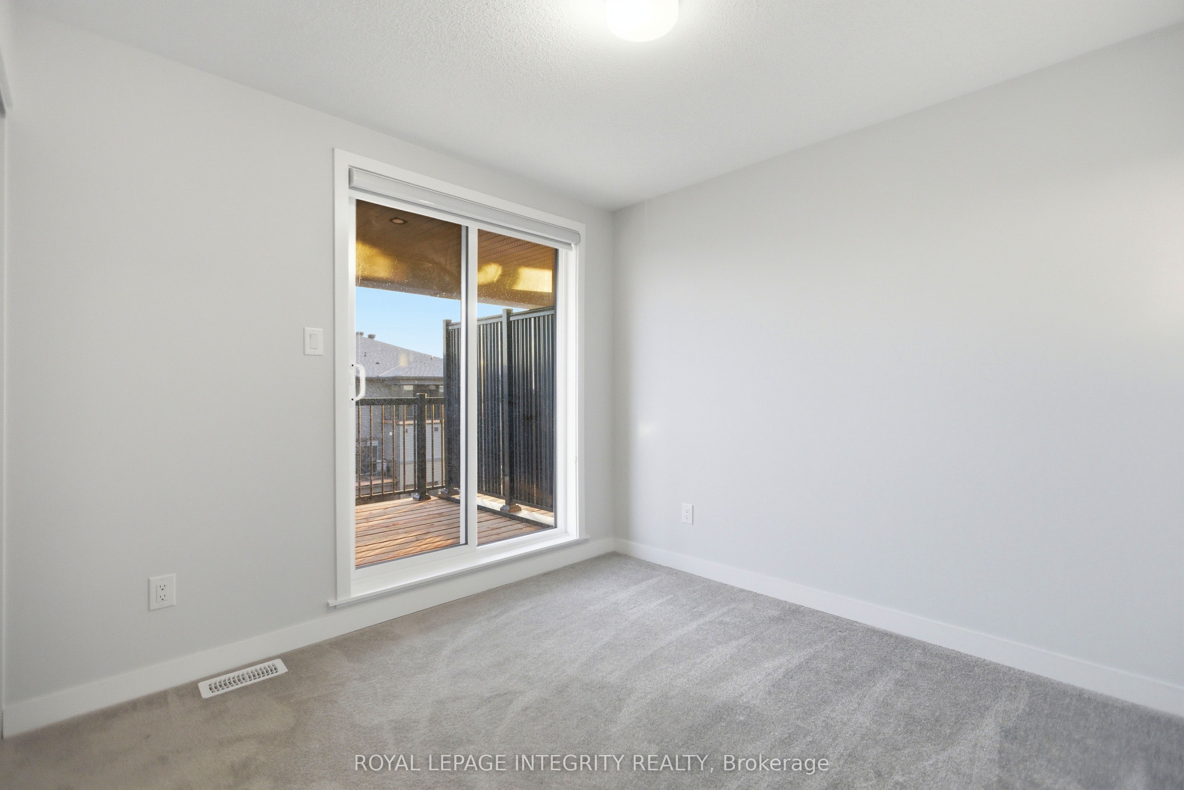 302 Parnian Private Property Photo 14