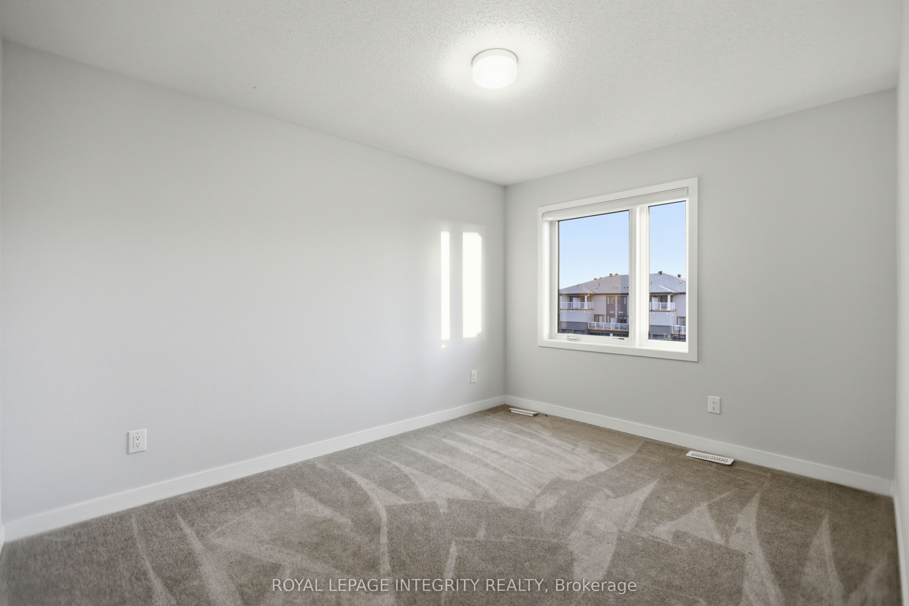 302 Parnian Private Property Photo 17