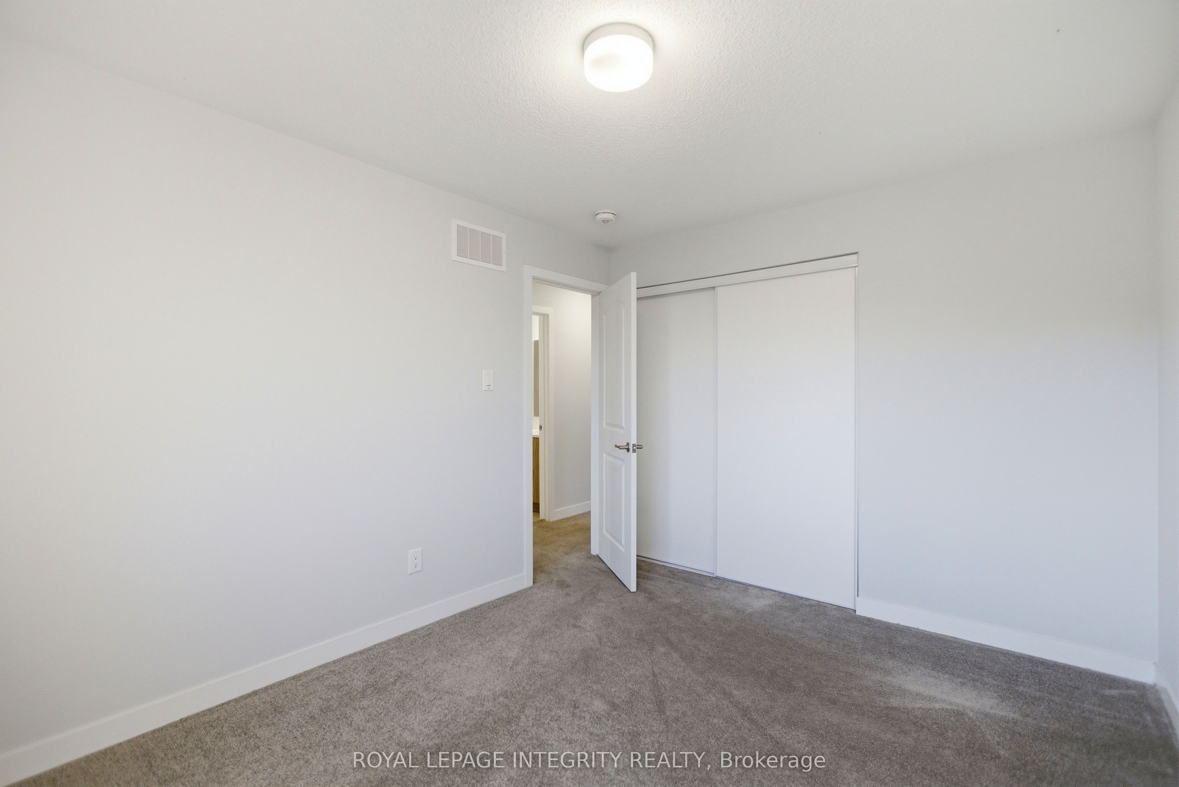 302 Parnian Private Property Photo 18