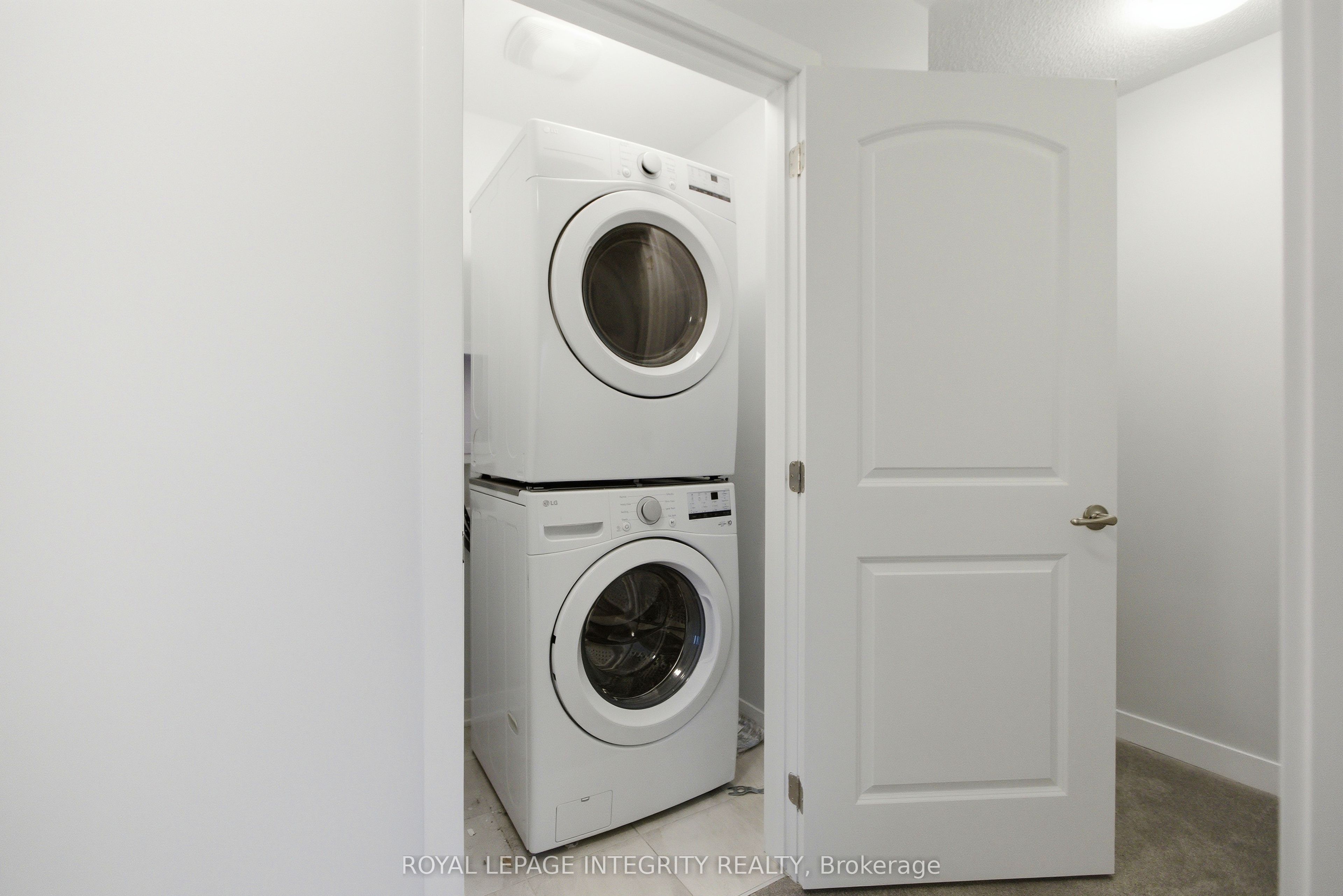 302 Parnian Private Property Photo 22