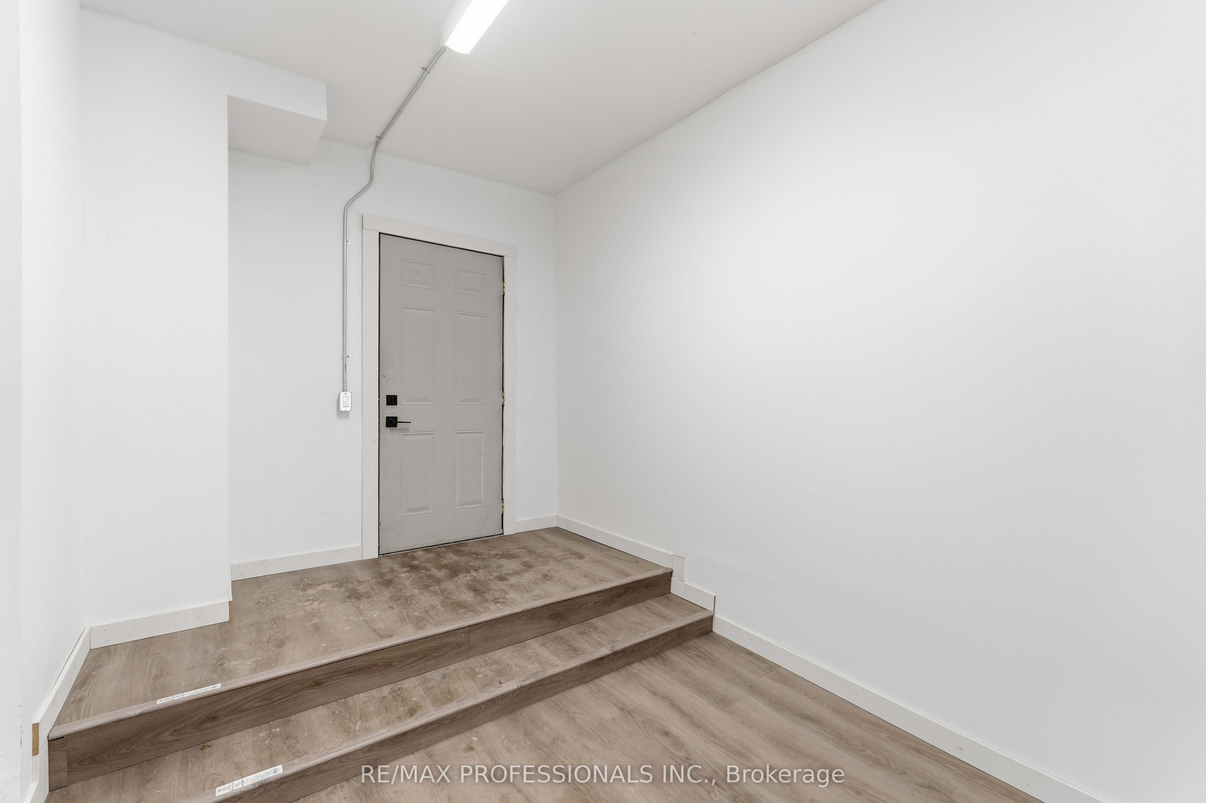759 Barton Street E # Main Property Photo 10