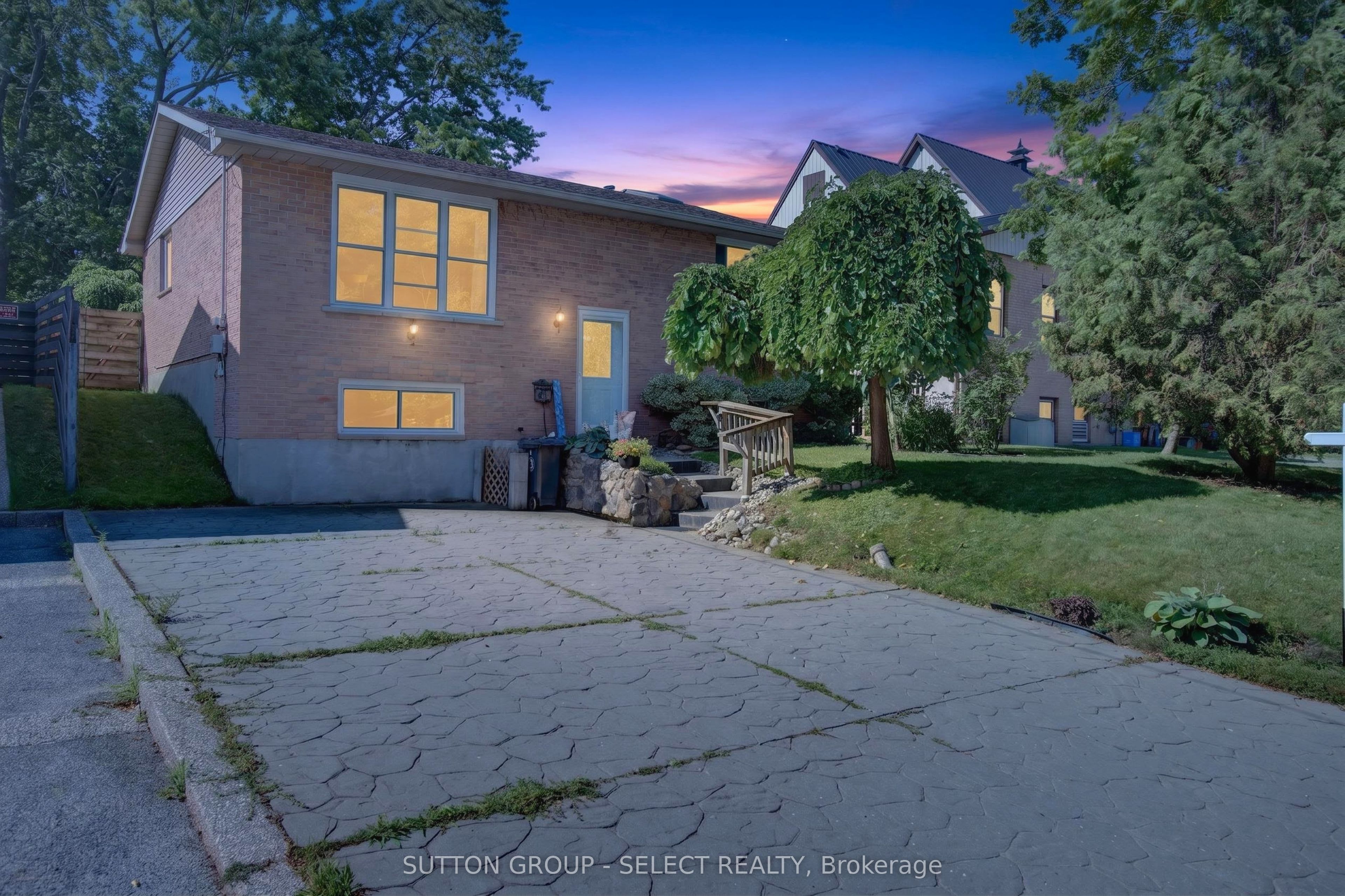 280 Charlotte Street Property Photo 6