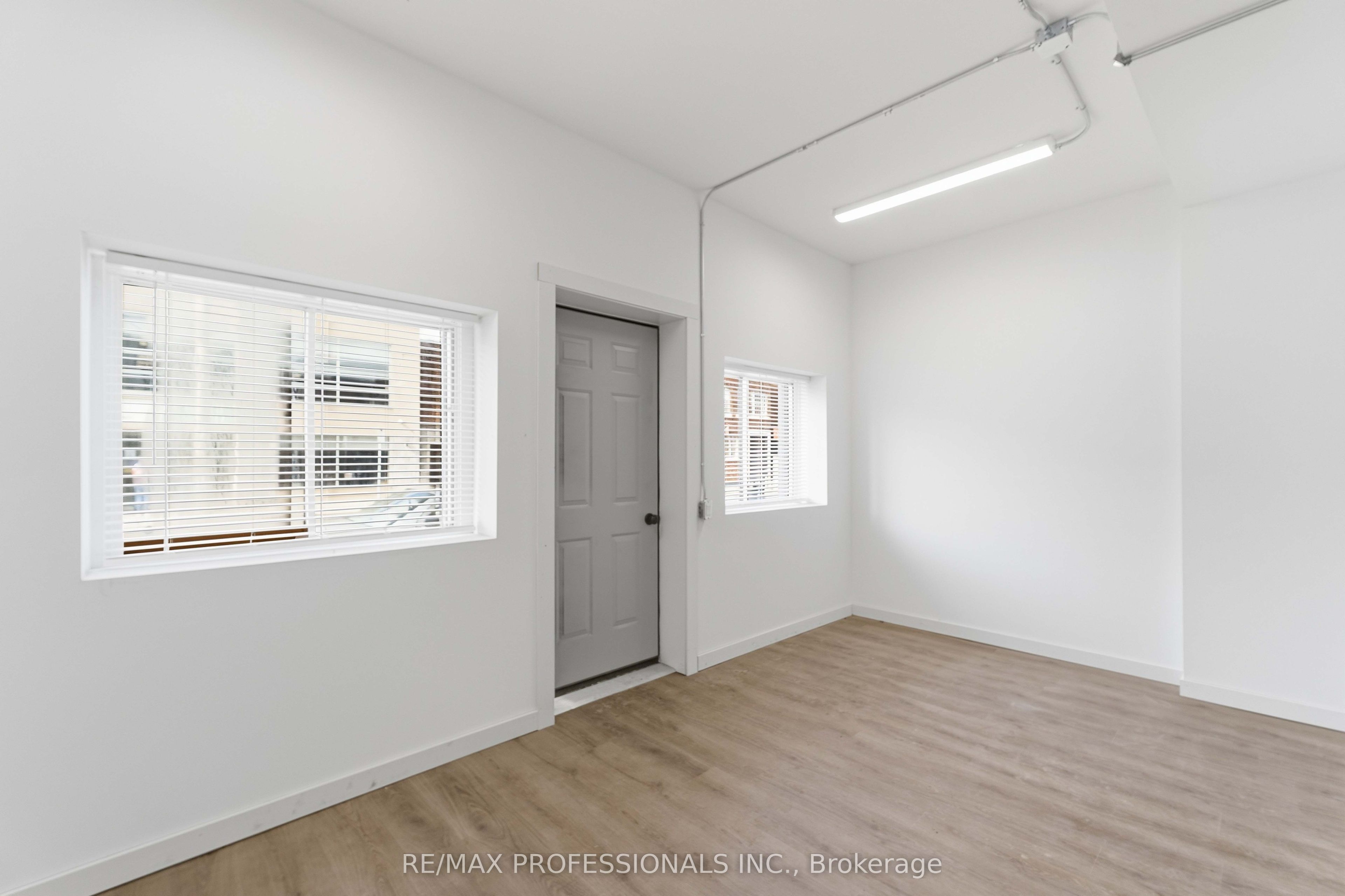 759 Barton Street E Property Photo 3