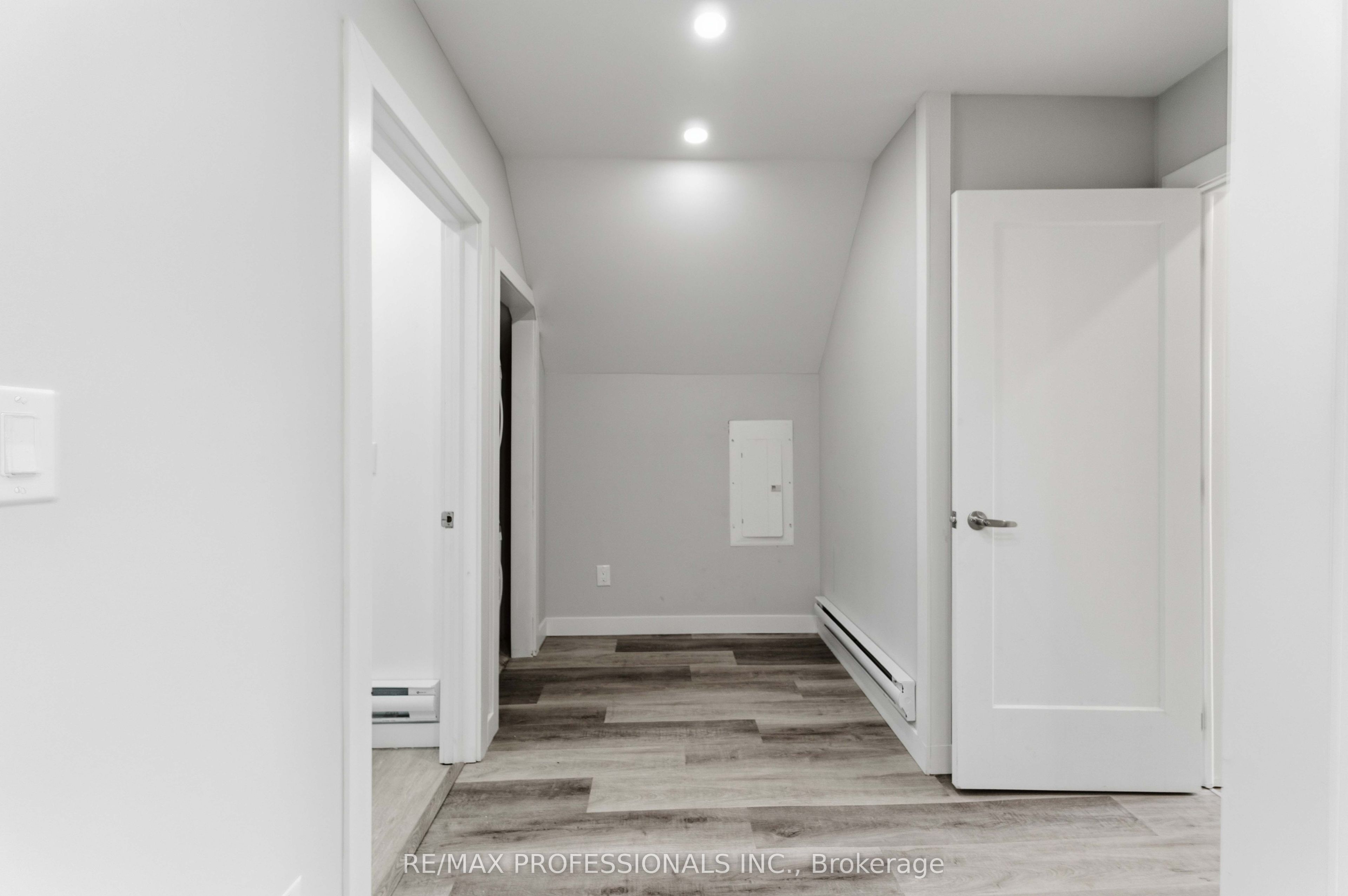 759 Barton Street E Property Photo 25