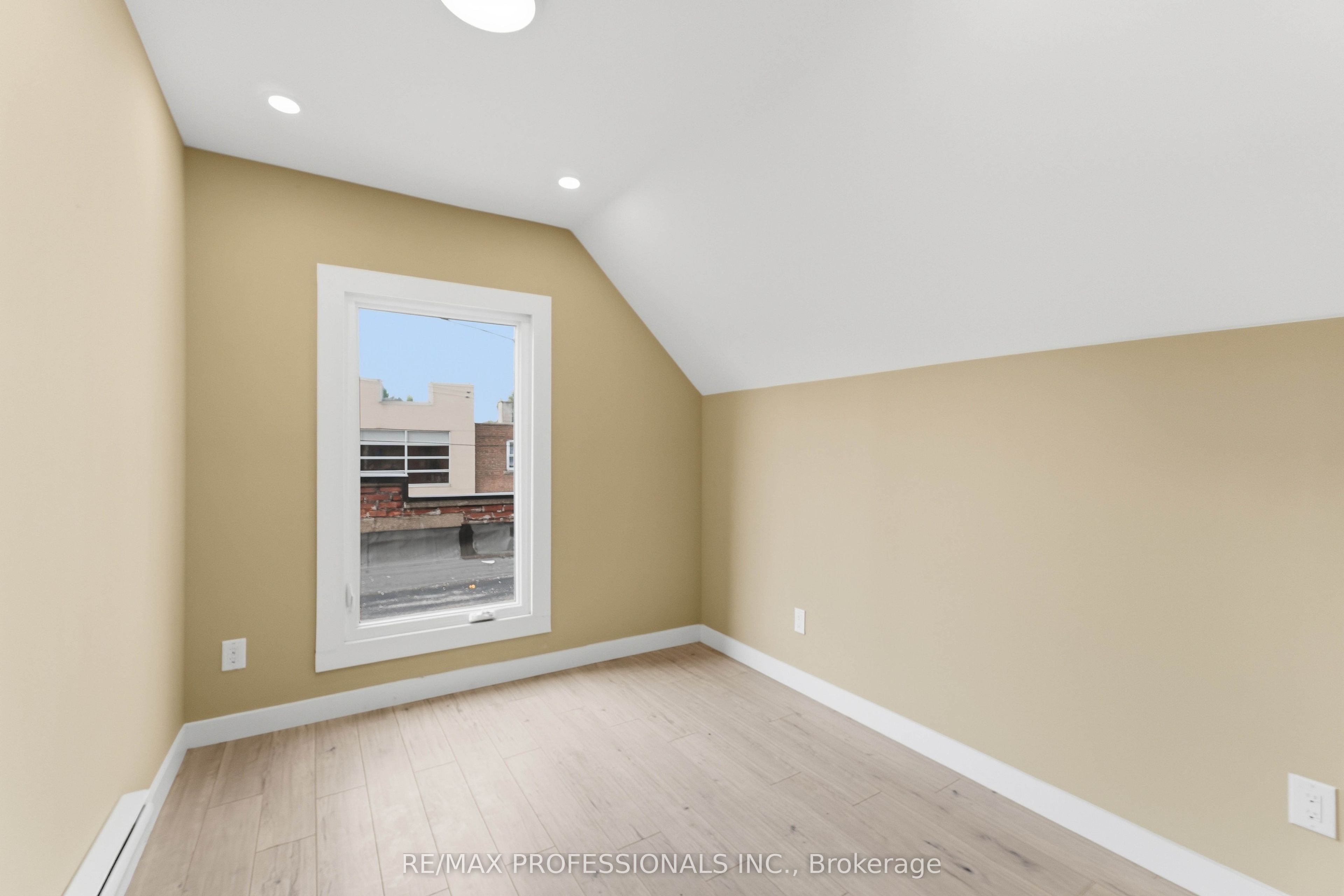 759 Barton Street E Property Photo 33