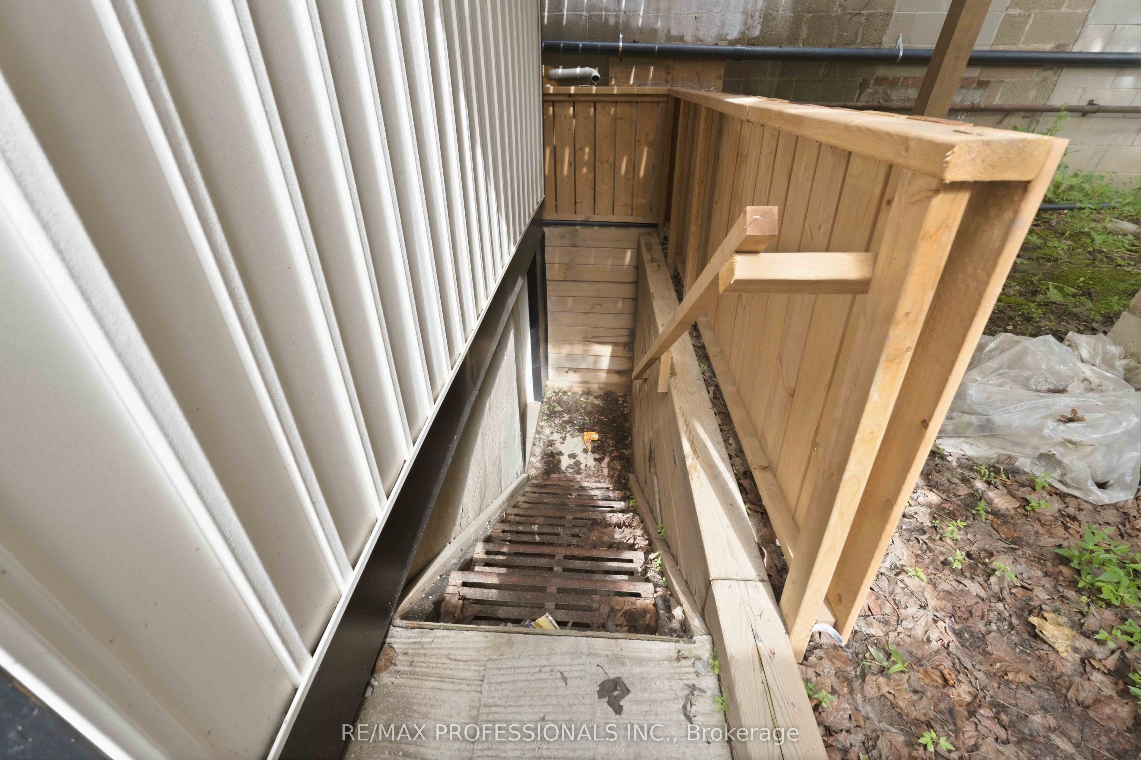 759 Barton Street E Property Photo 39