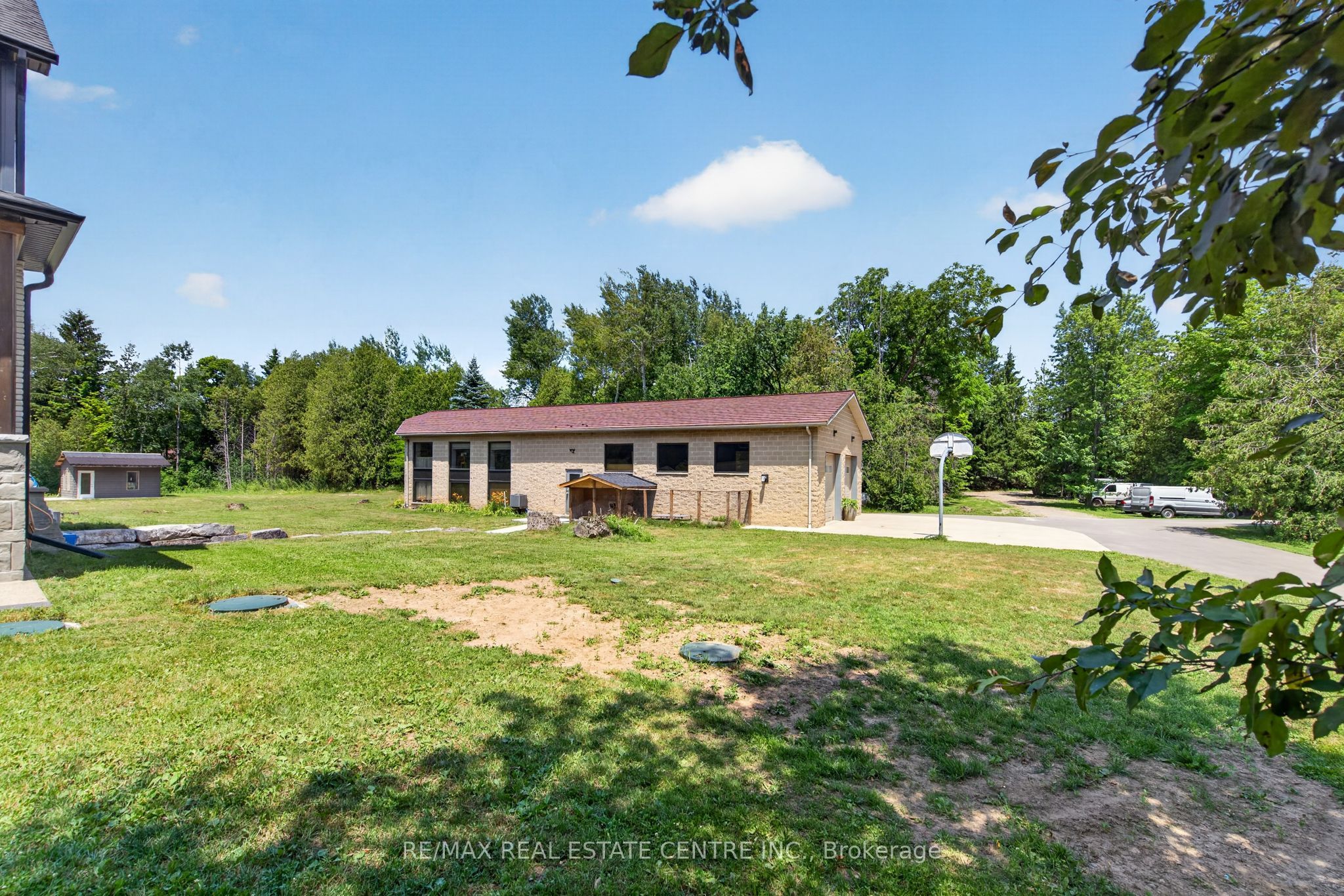 833180 4th Line Ehs Property Photo 40