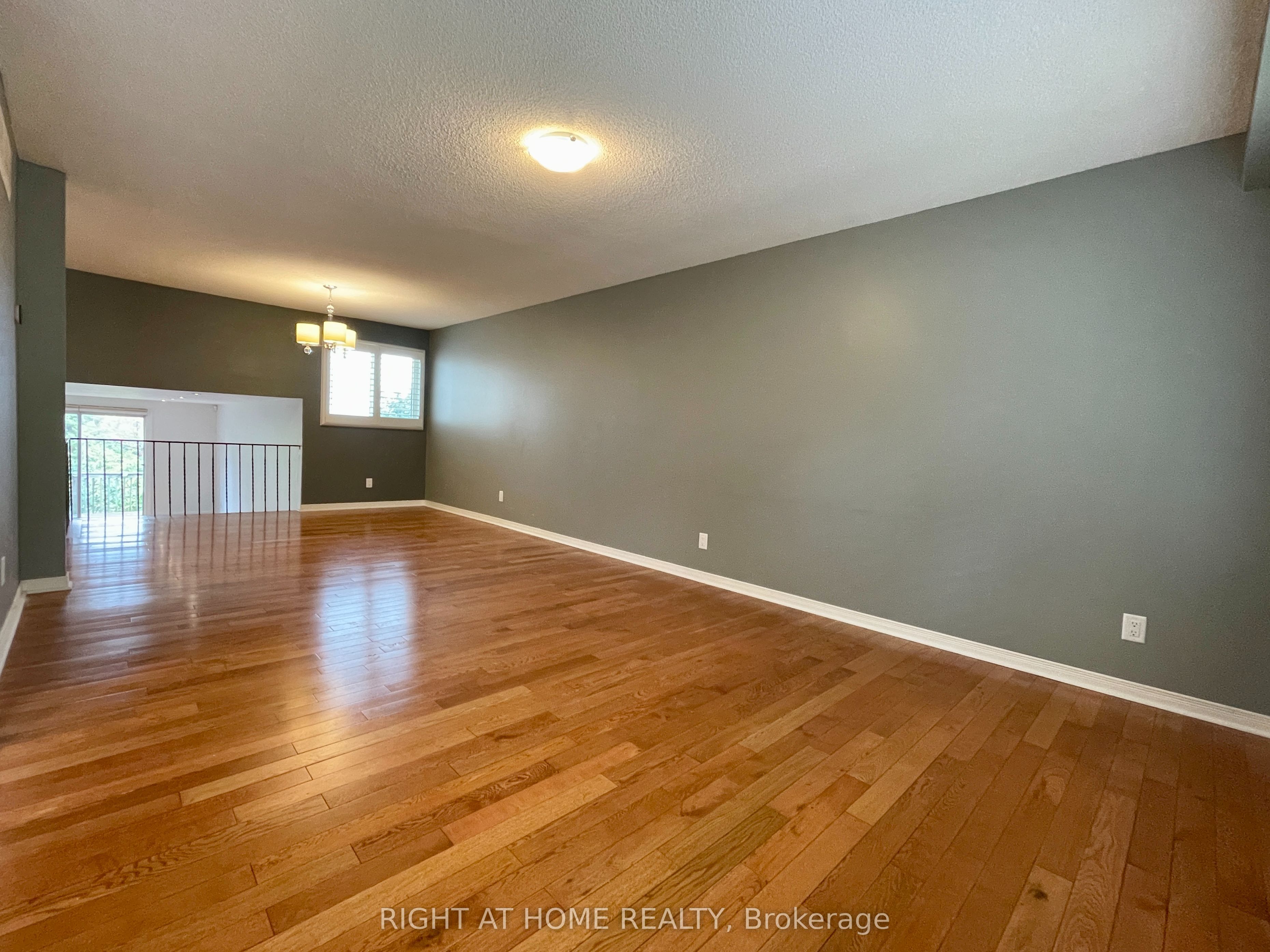 183 Autumn Hill Crescent Upper Property Photo 5