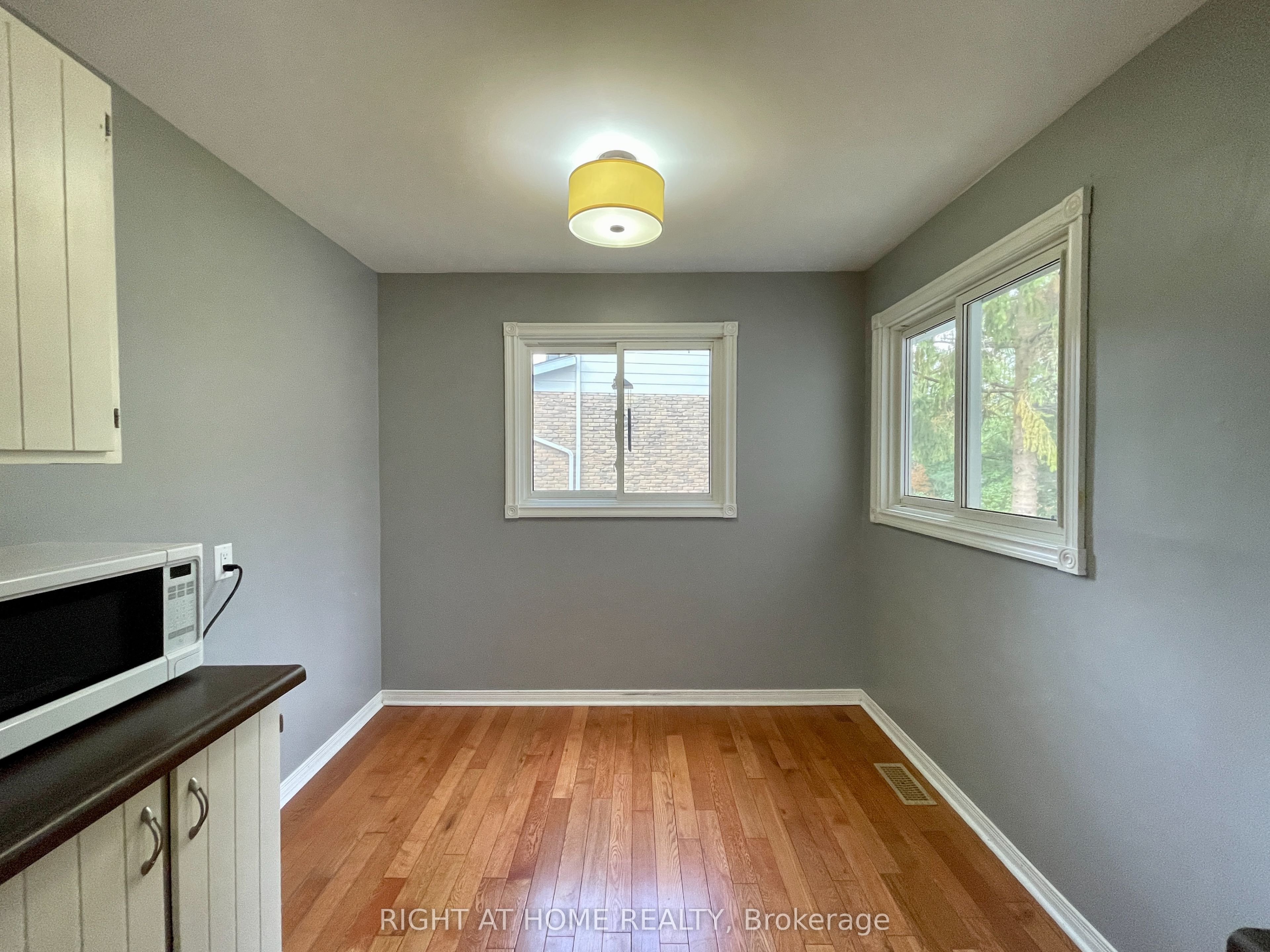 183 Autumn Hill Crescent Upper Property Photo 10