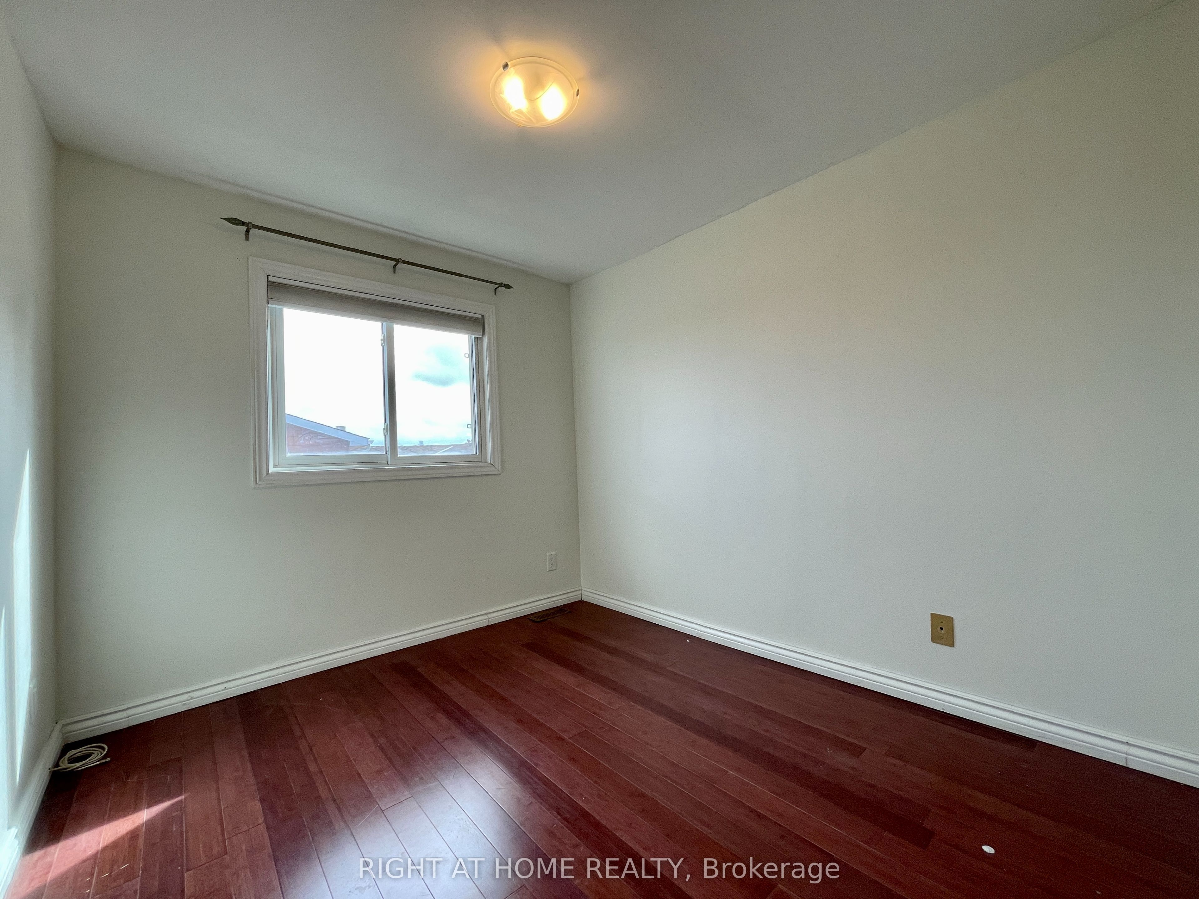 183 Autumn Hill Crescent Upper Property Photo 19