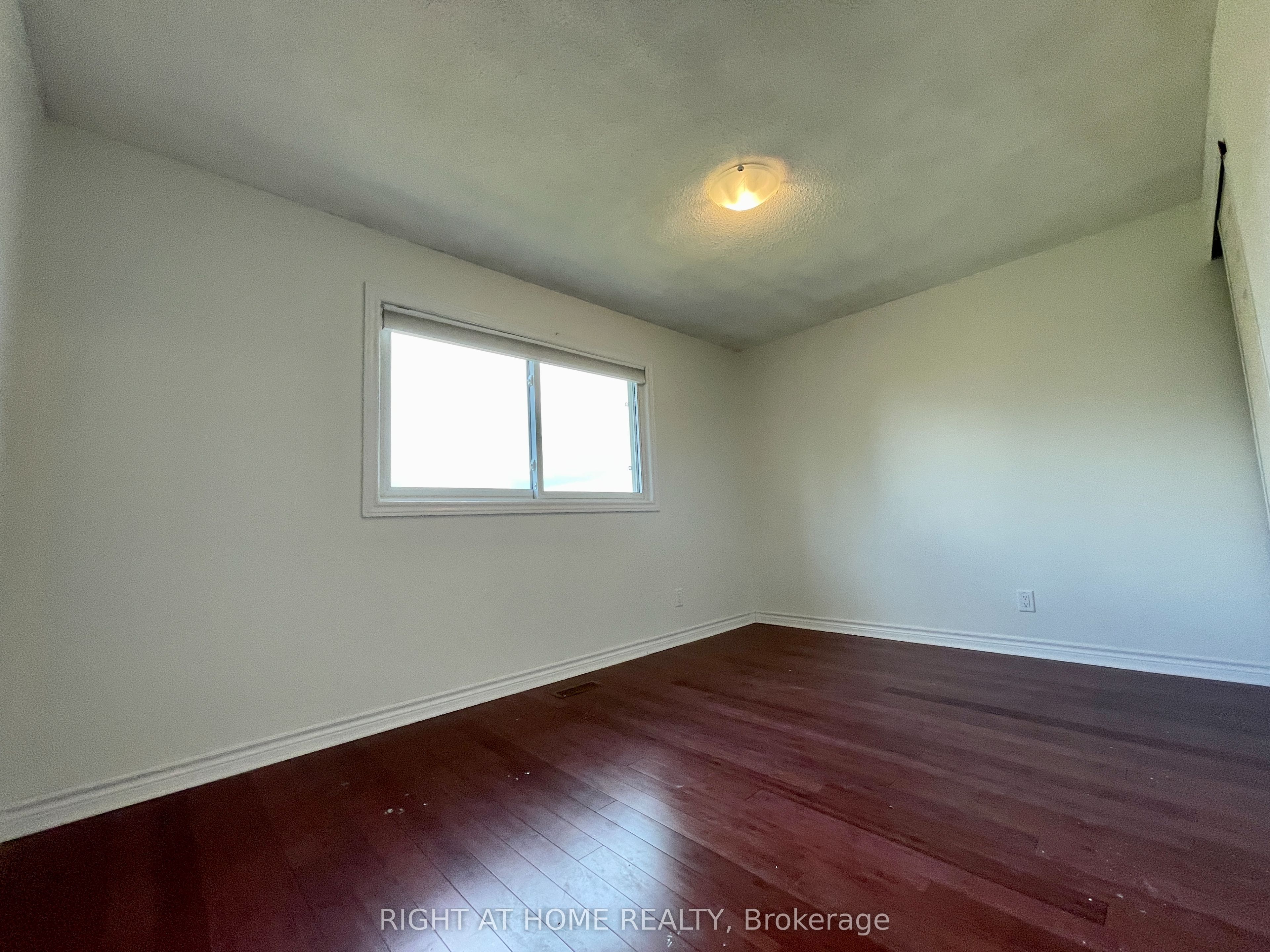 183 Autumn Hill Crescent Upper Property Photo 21