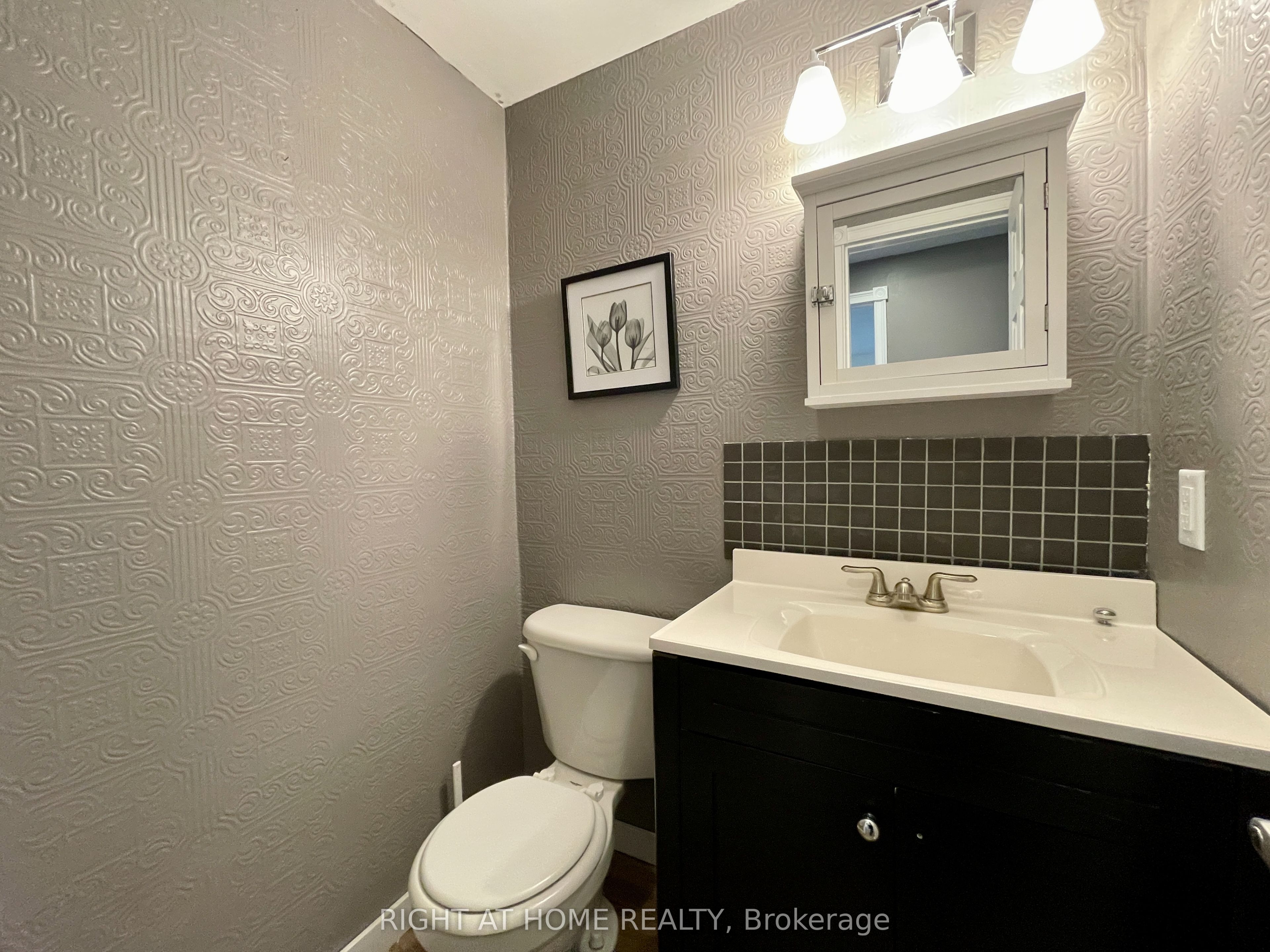 183 Autumn Hill Crescent Upper Property Photo 24