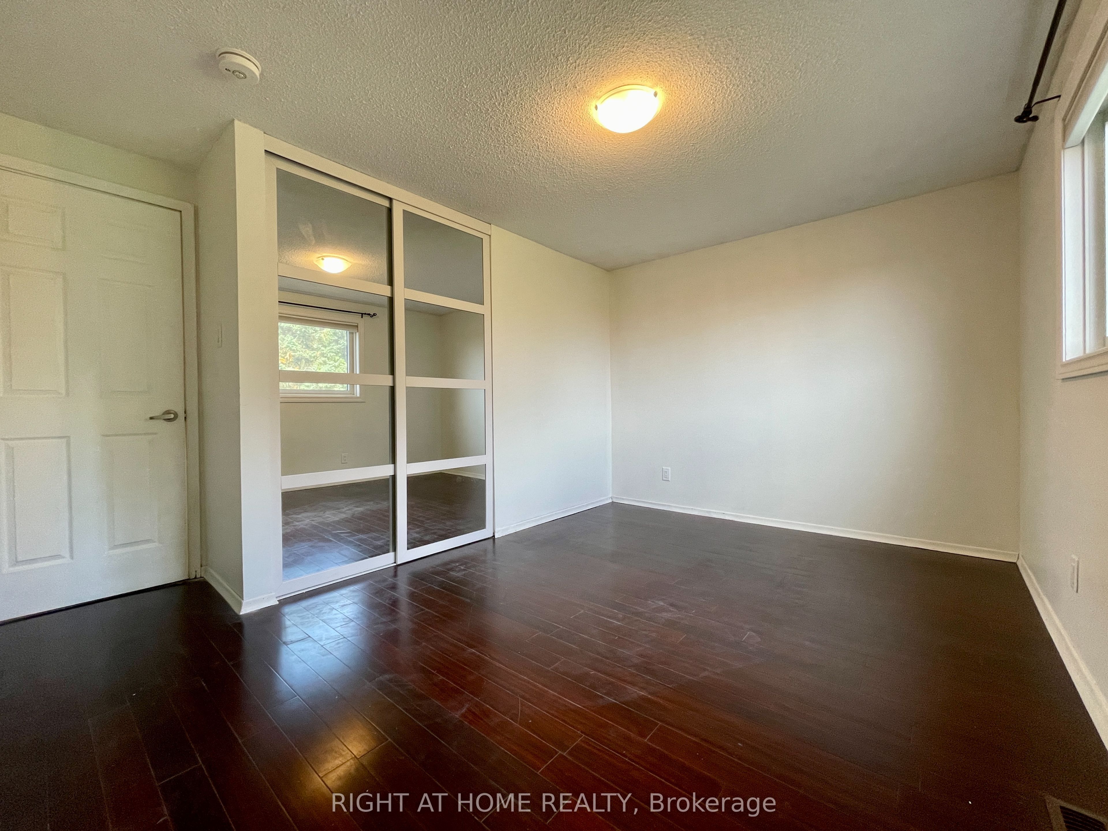 183 Autumn Hill Crescent Upper Property Photo 25