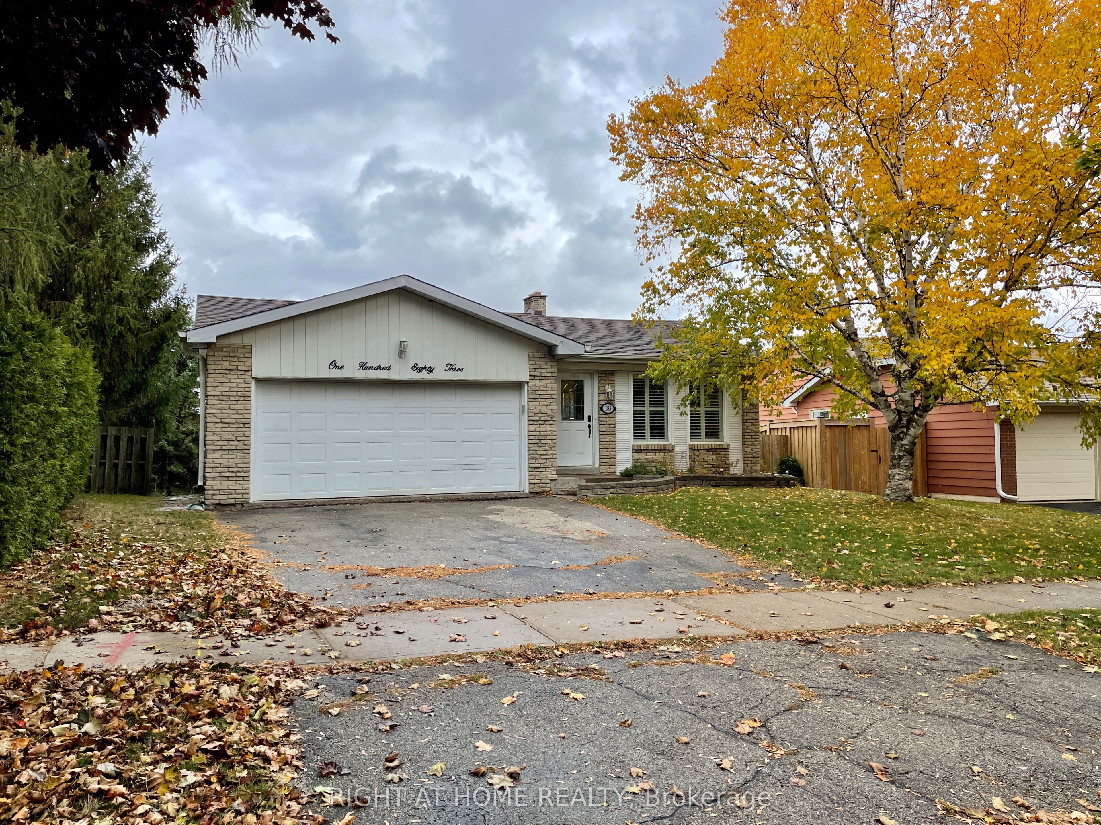 183 Autumn Hill Crescent Upper Property Photo 26