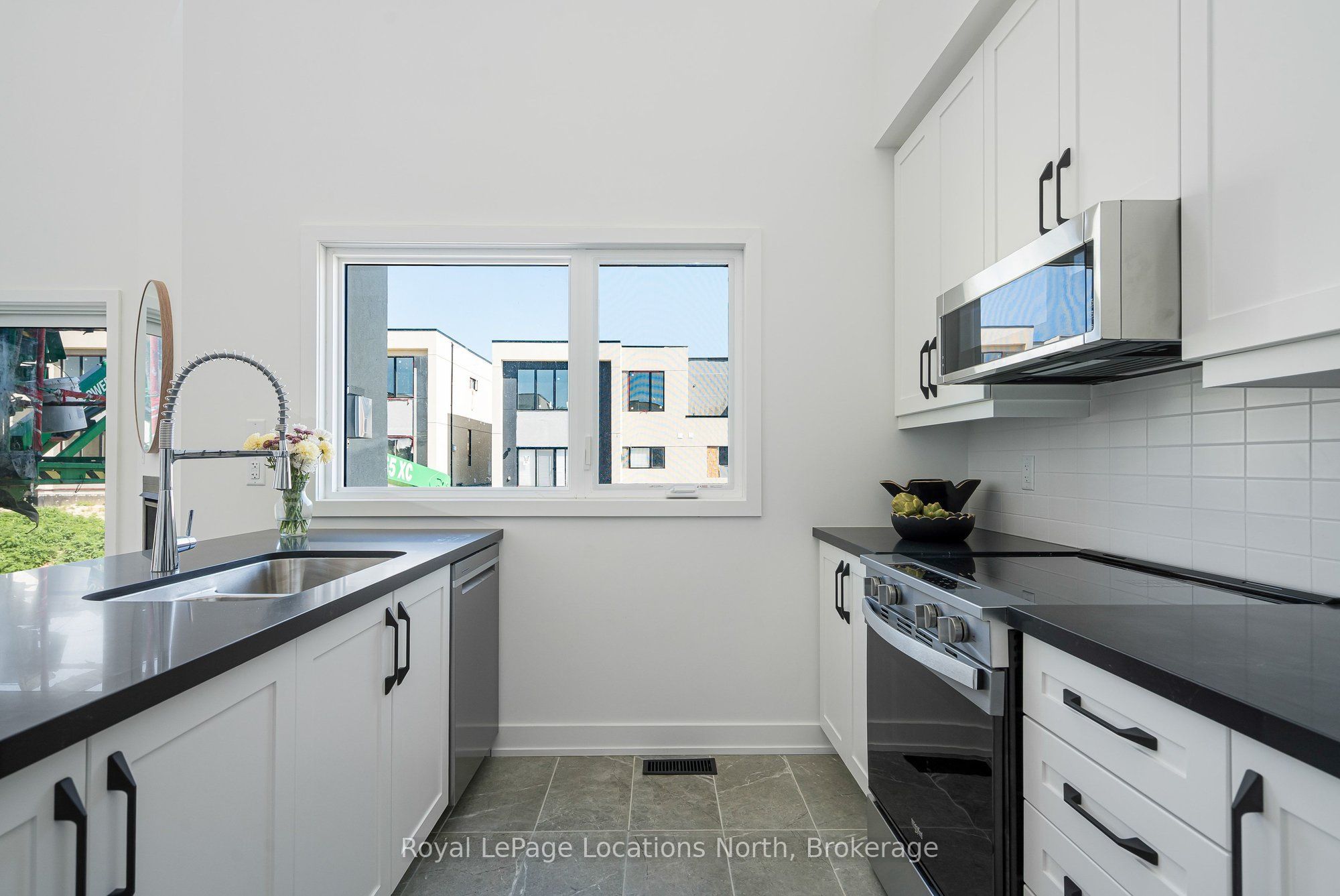 214 Stoneleigh Drive Property Photo 12