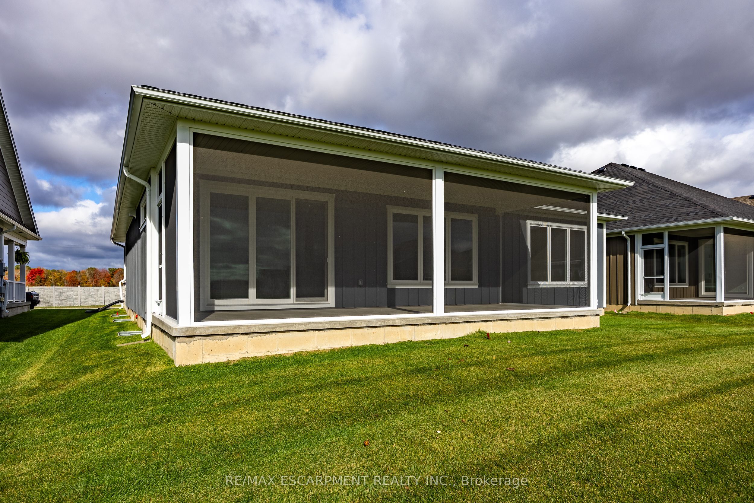 218 Schooner Drive Property Photo 4