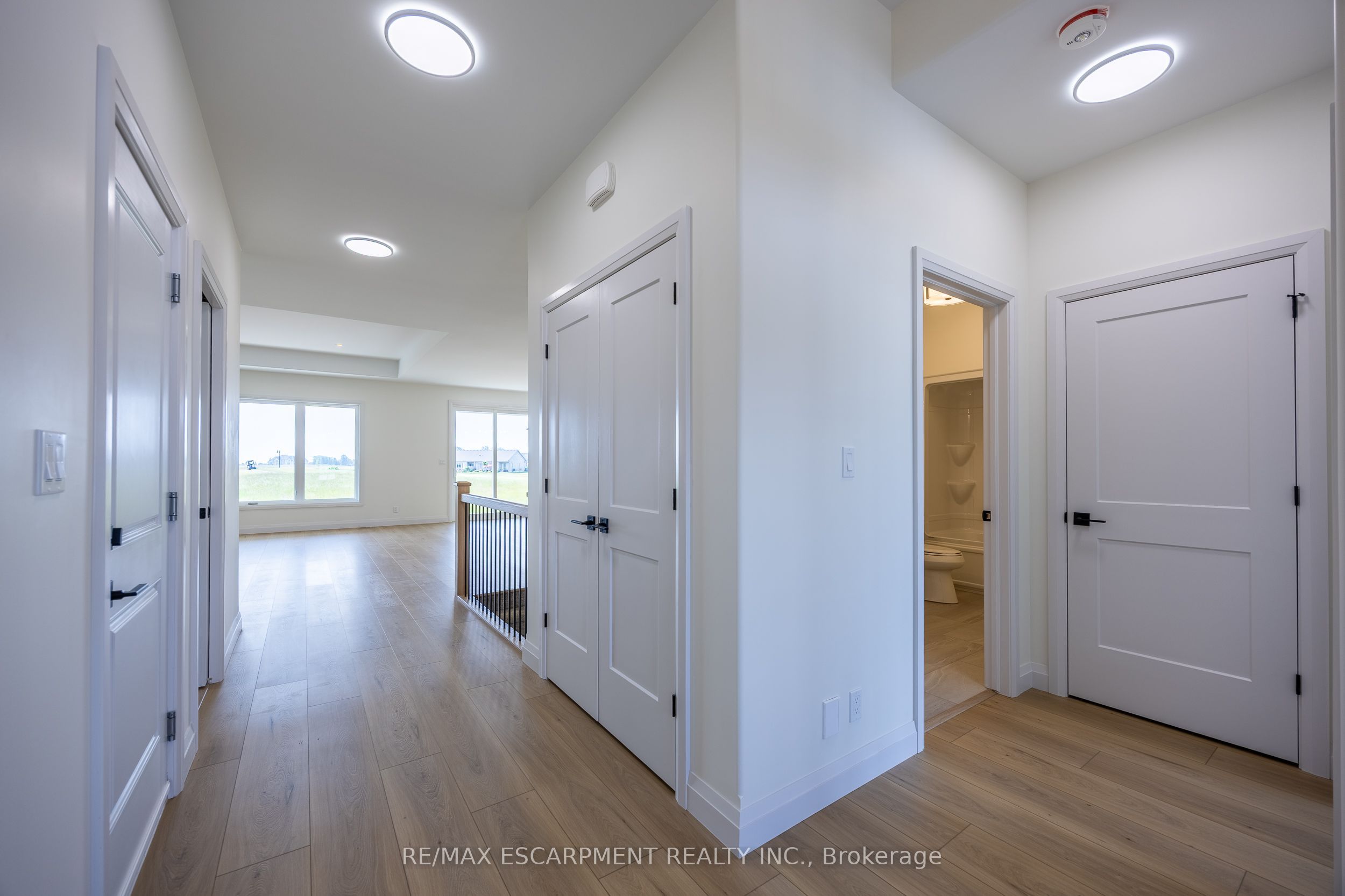 218 Schooner Drive Property Photo 8