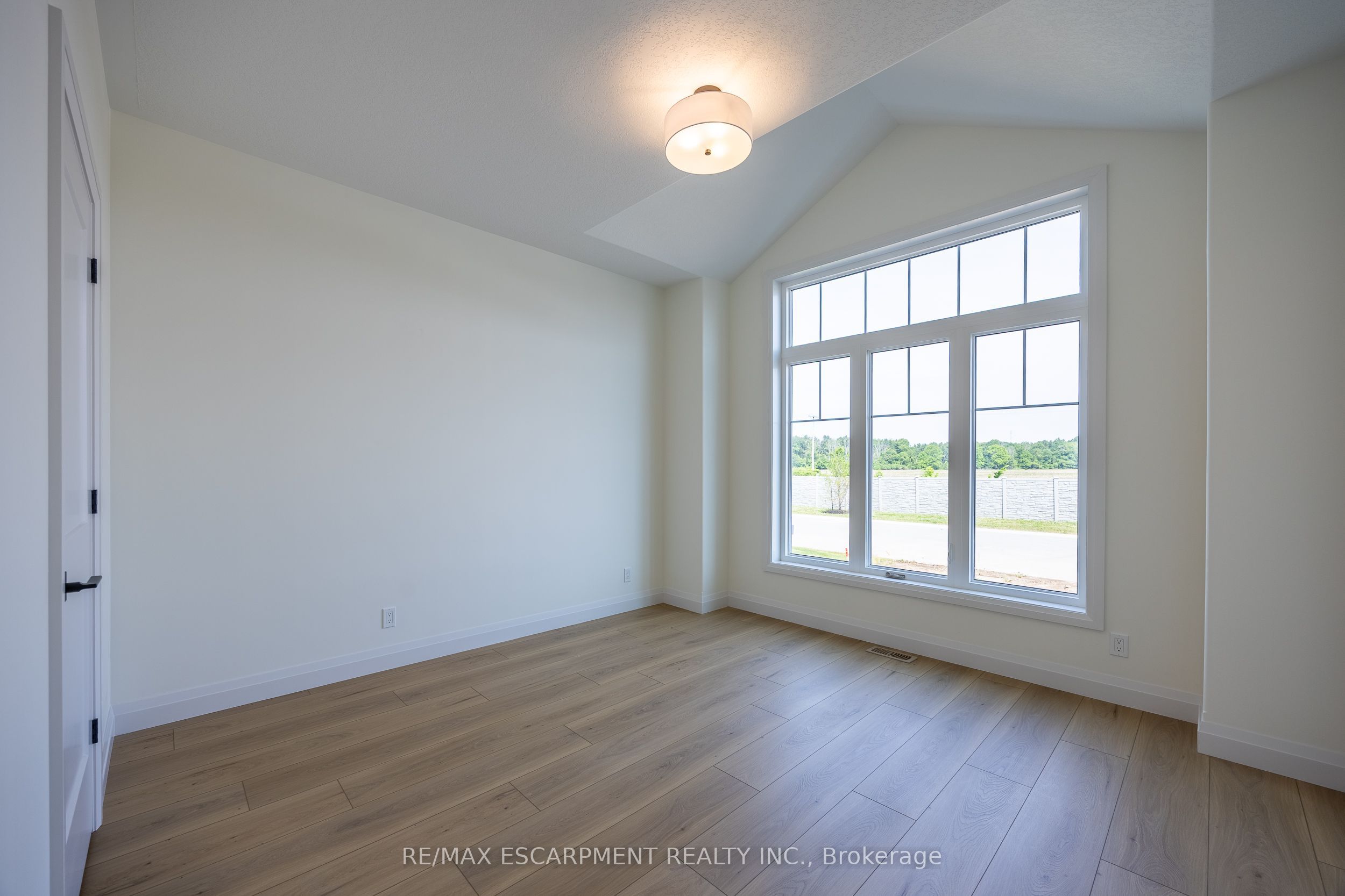 218 Schooner Drive Property Photo 9