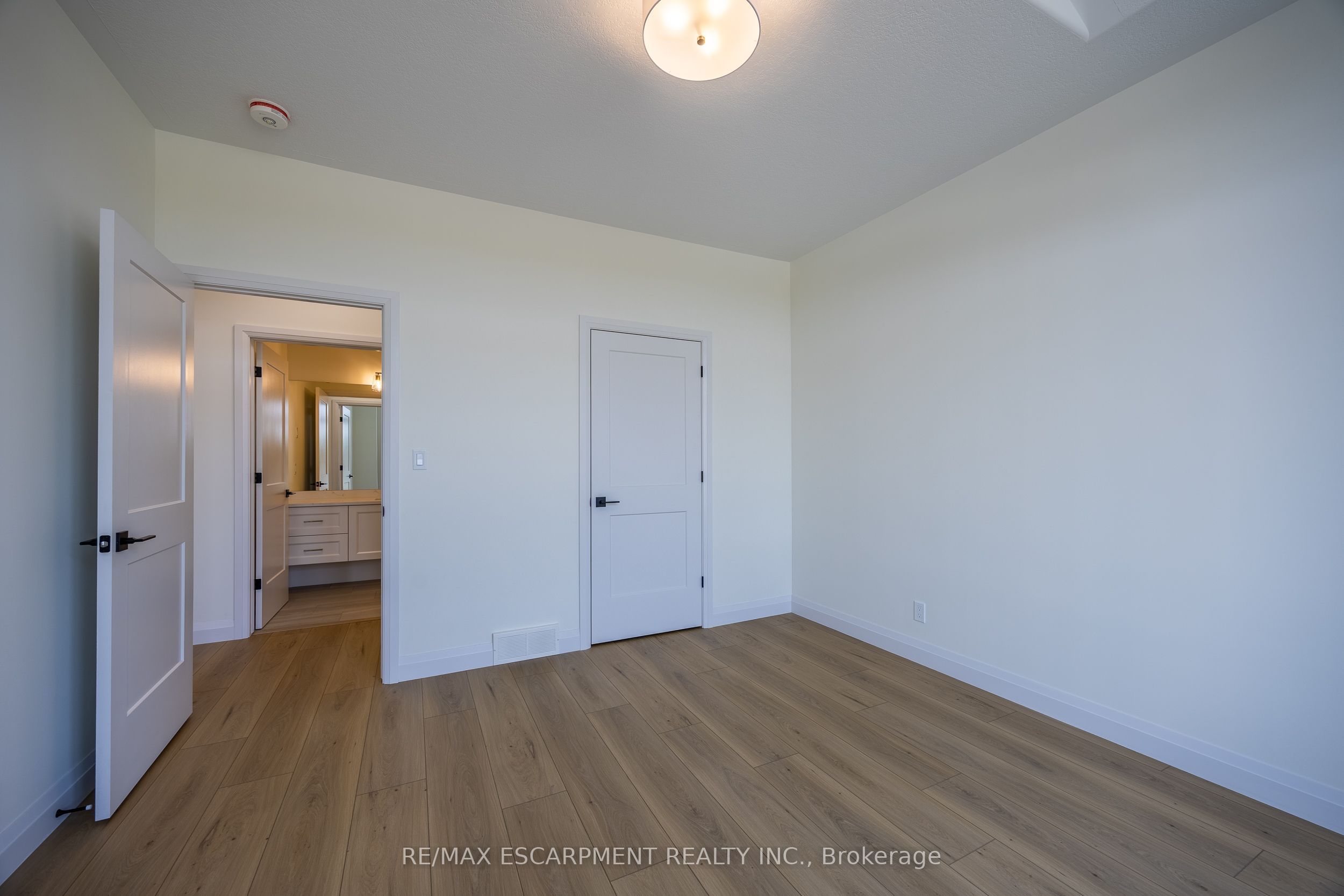 218 Schooner Drive Property Photo 10