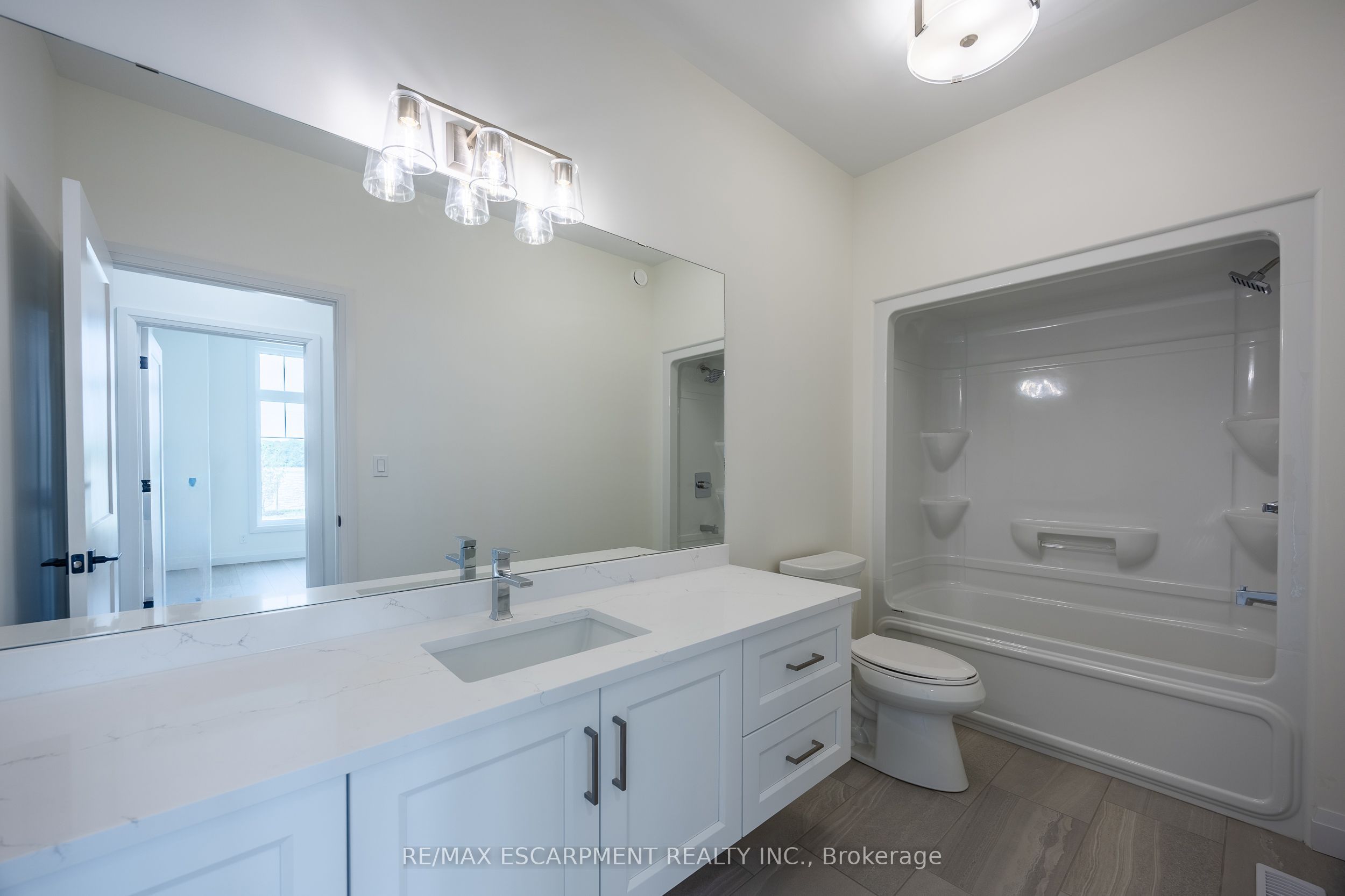 218 Schooner Drive Property Photo 11