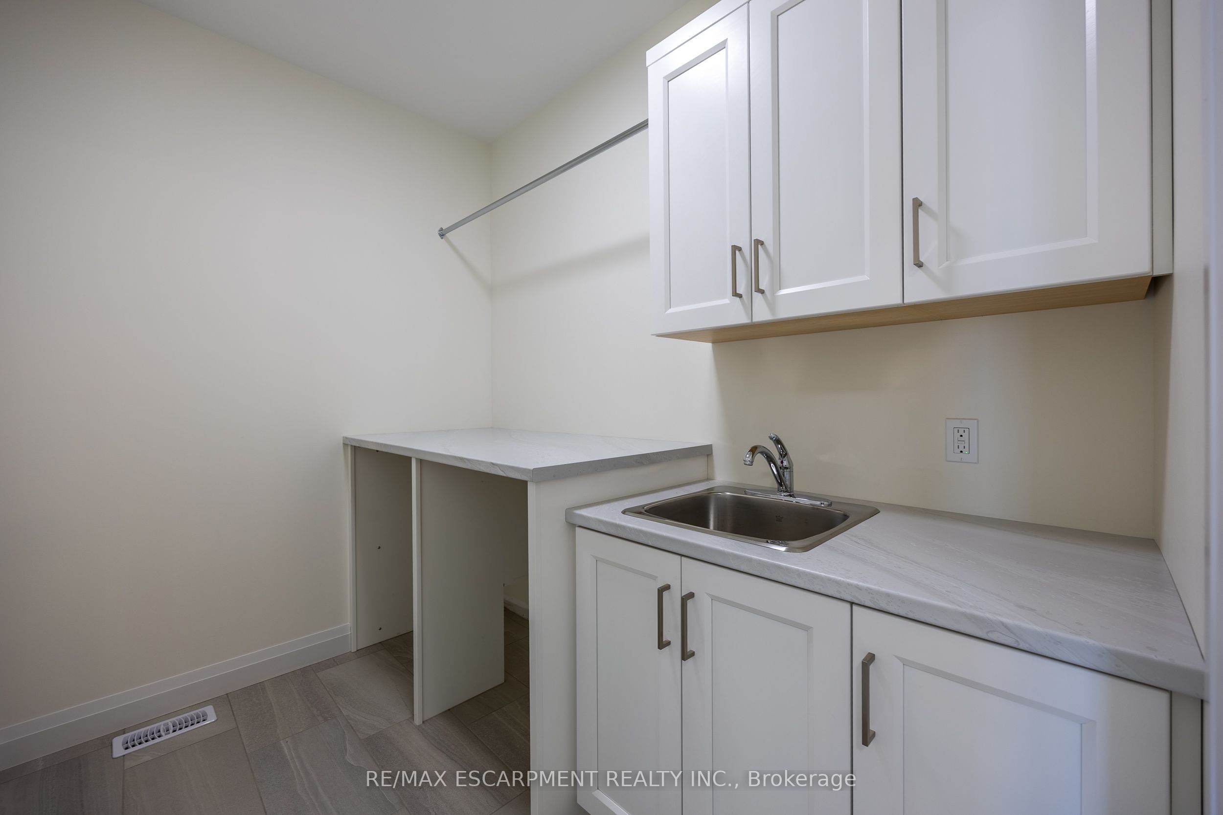 218 Schooner Drive Property Photo 12