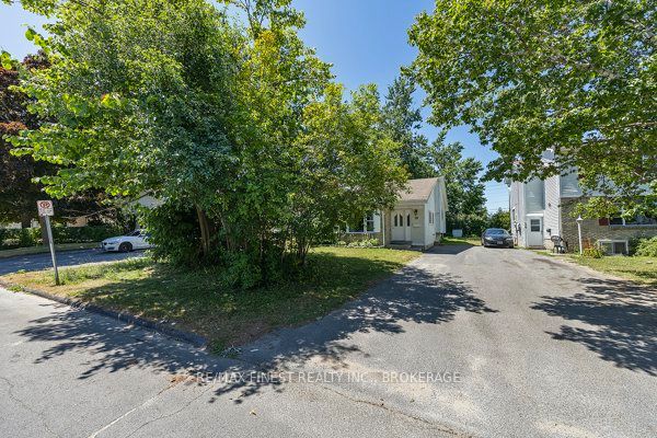 30 Woodstone Crescent Property Photo 3