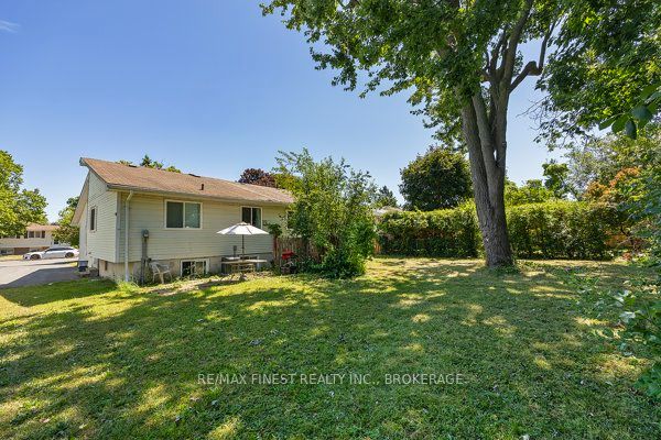 30 Woodstone Crescent Property Photo 11