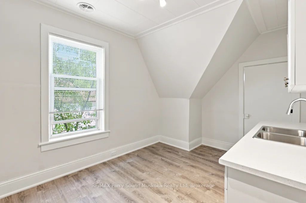 18 William Street Property Photo 28